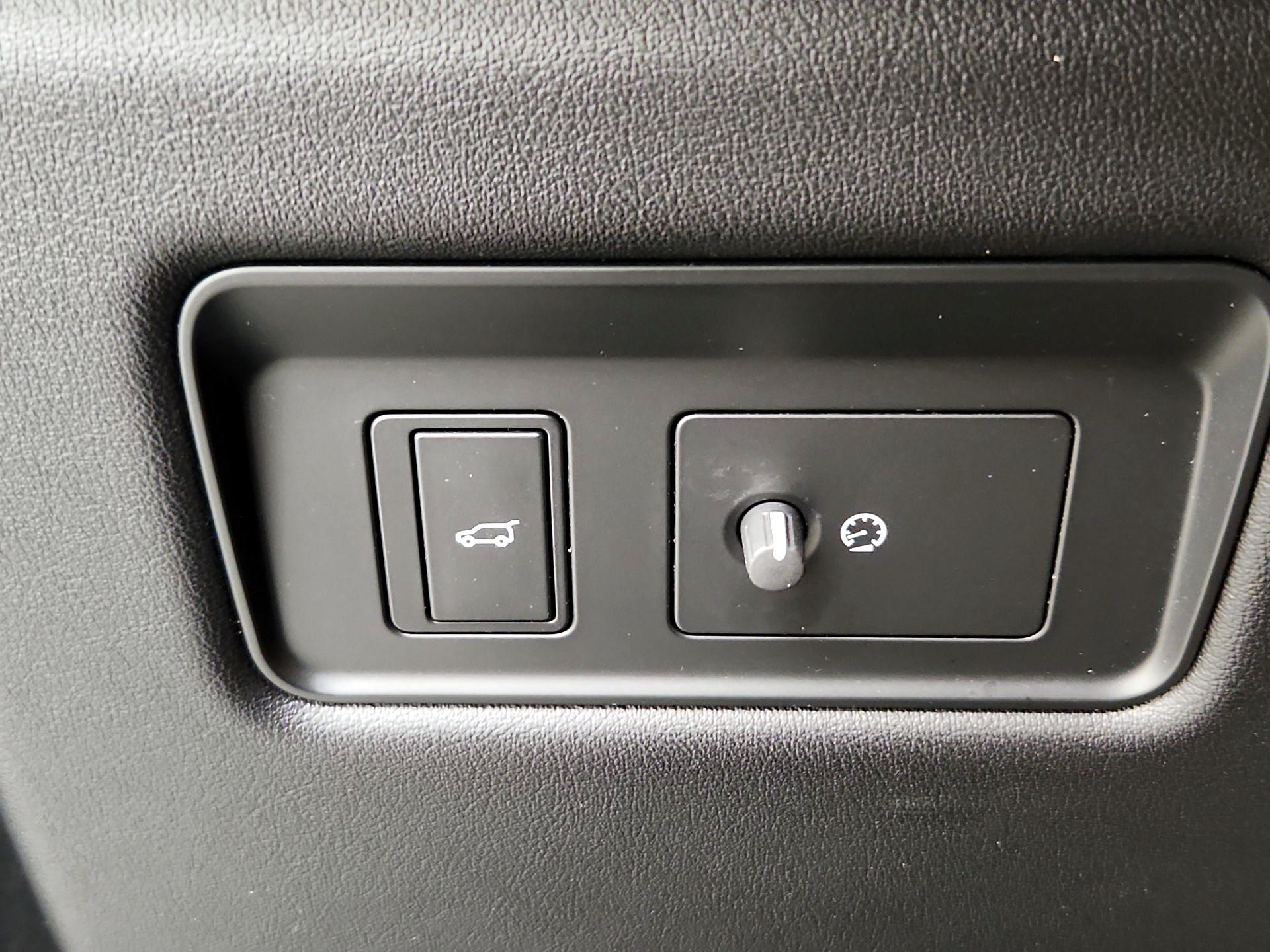 Thumbnail: 2020 Land Rover Range Rover Sport - 13