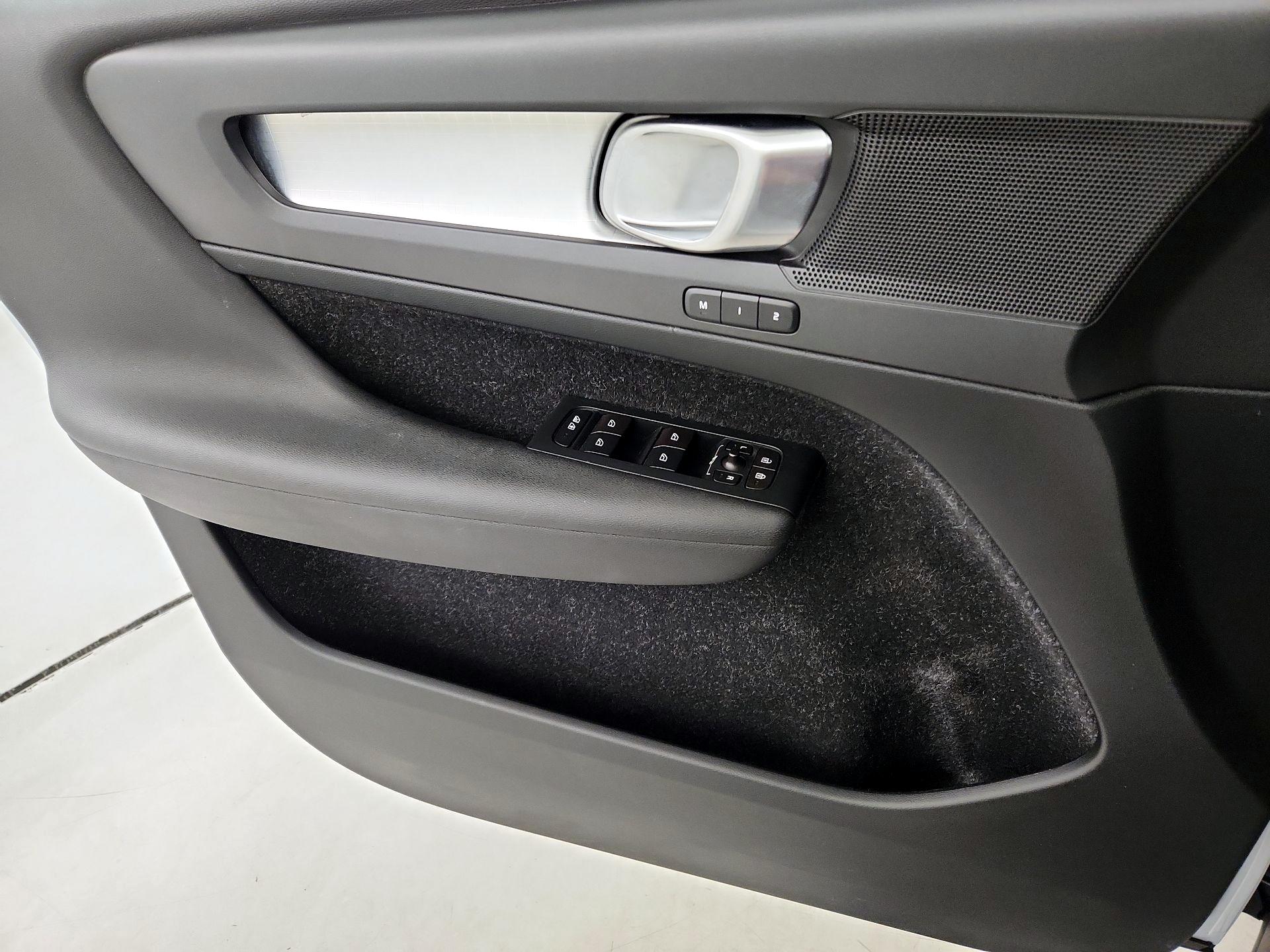 Thumbnail: 2020 Volvo XC40 - 12