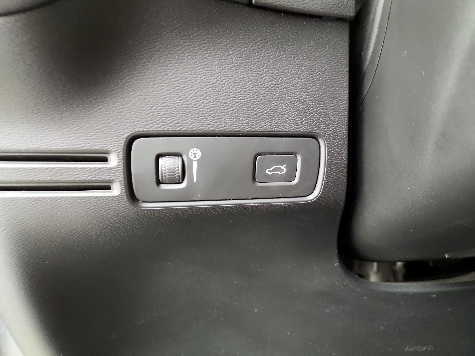 Thumbnail: 2020 Volvo XC40 - 13