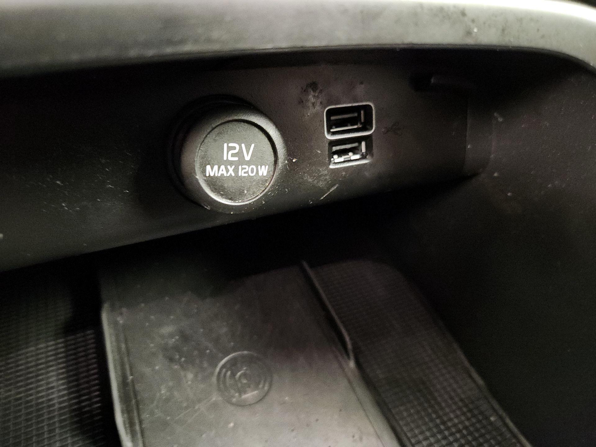 Thumbnail: 2020 Volvo XC40 - 18