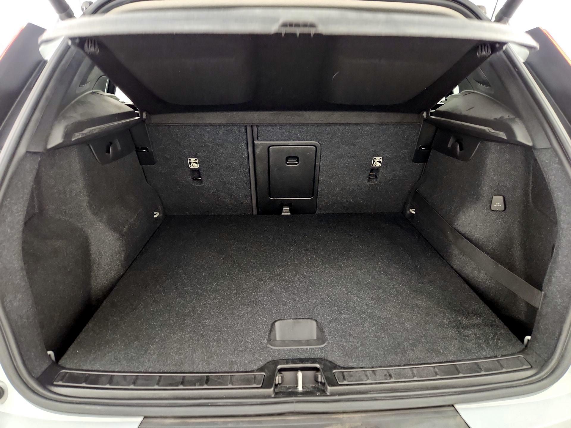 Thumbnail: 2020 Volvo XC40 - 20