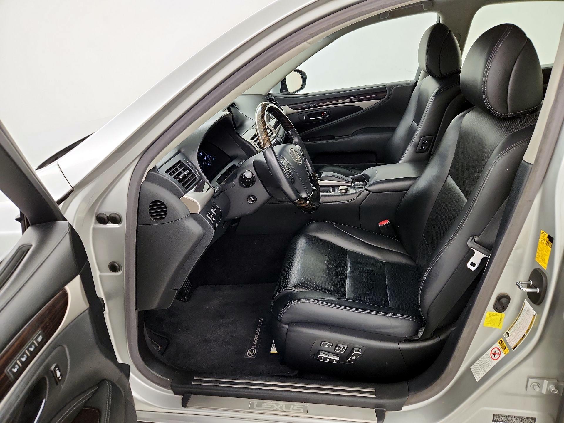 Thumbnail: 2015 Lexus LS - 11