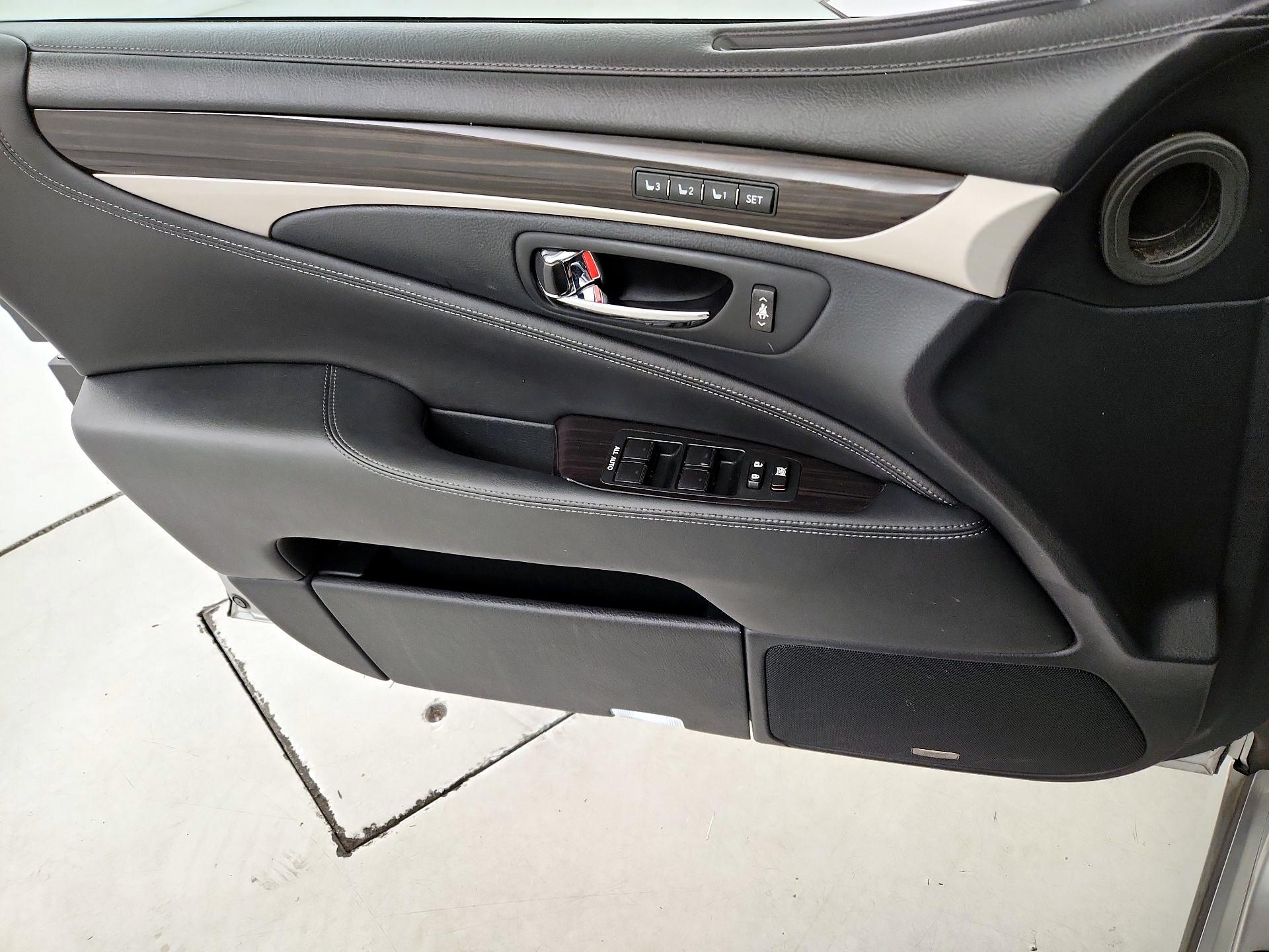 Thumbnail: 2015 Lexus LS - 12