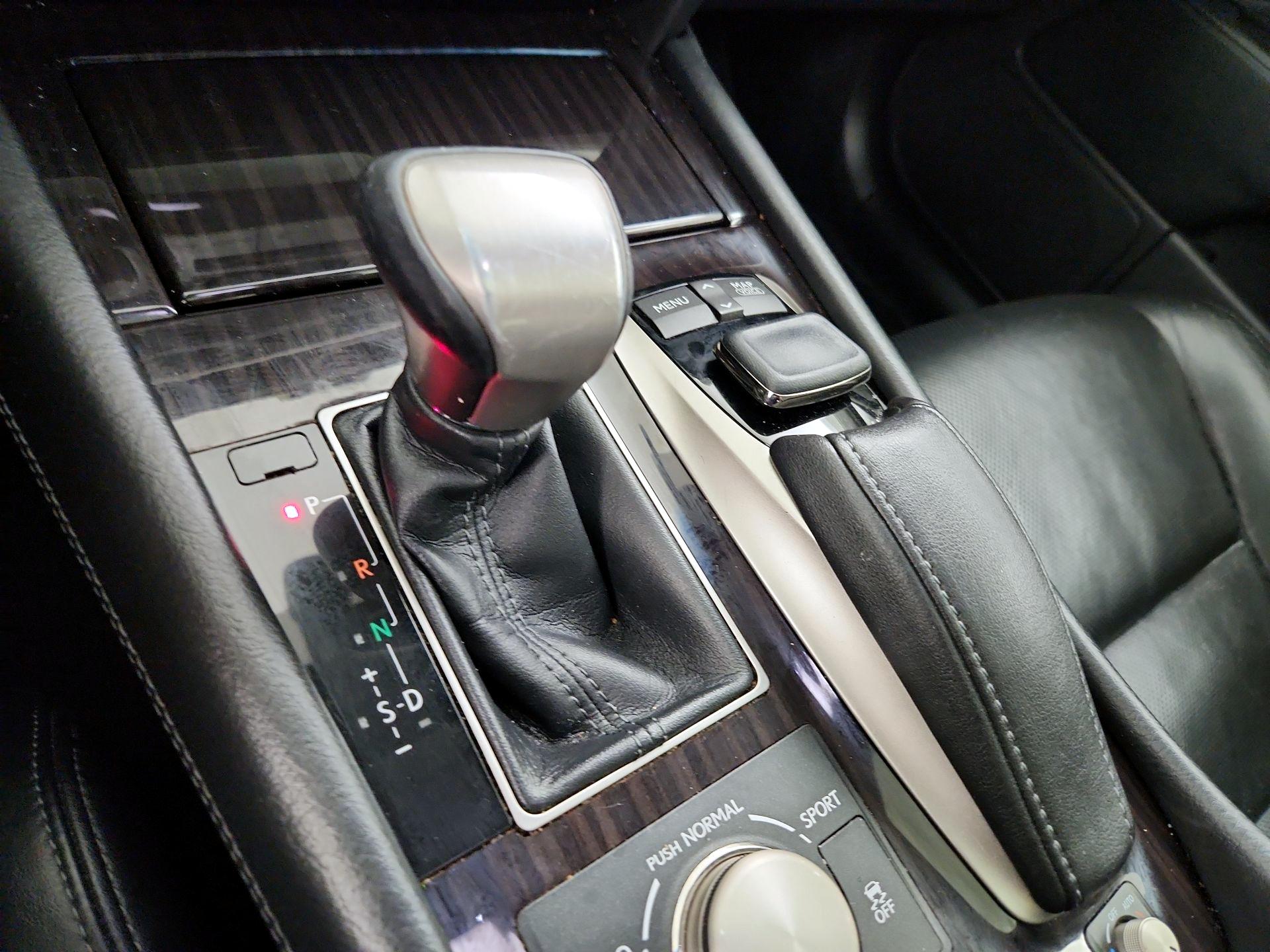 Thumbnail: 2015 Lexus LS - 18