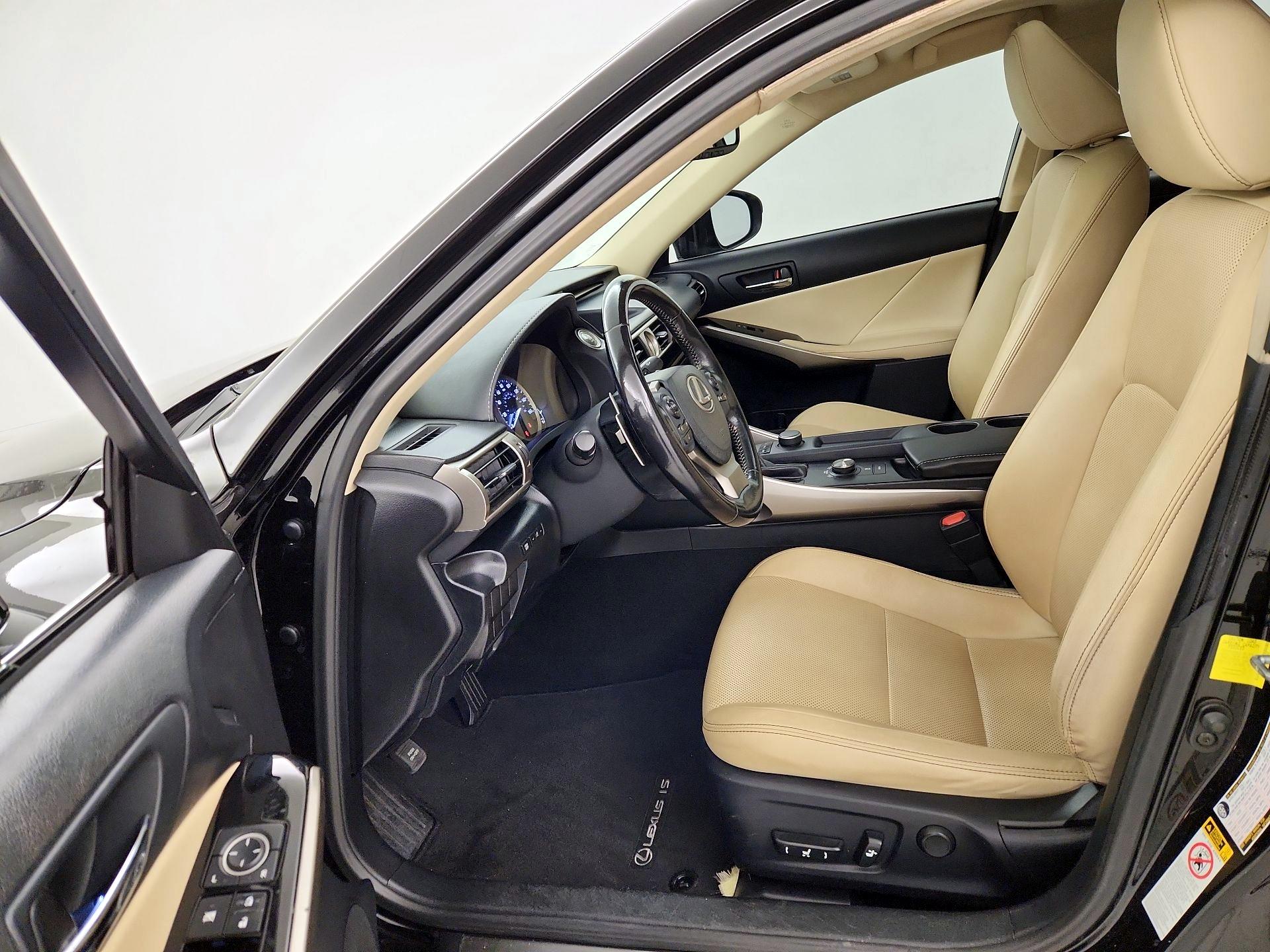 Thumbnail: 2016 Lexus IS - 11