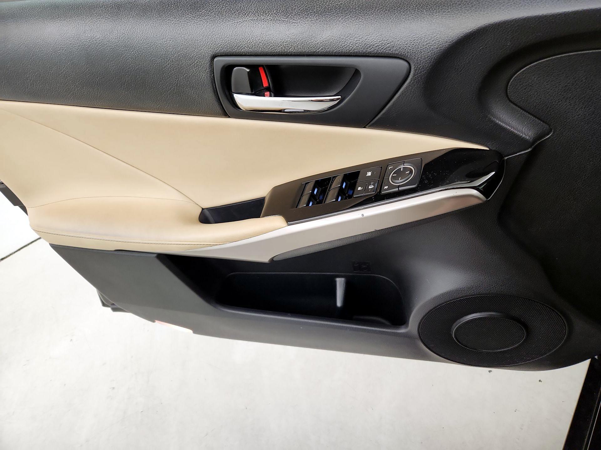 Thumbnail: 2016 Lexus IS - 12