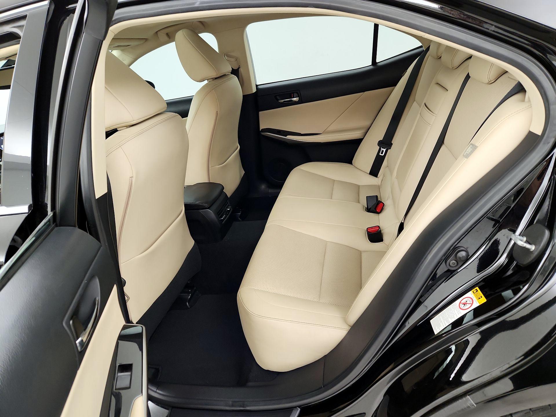 Thumbnail: 2016 Lexus IS - 20