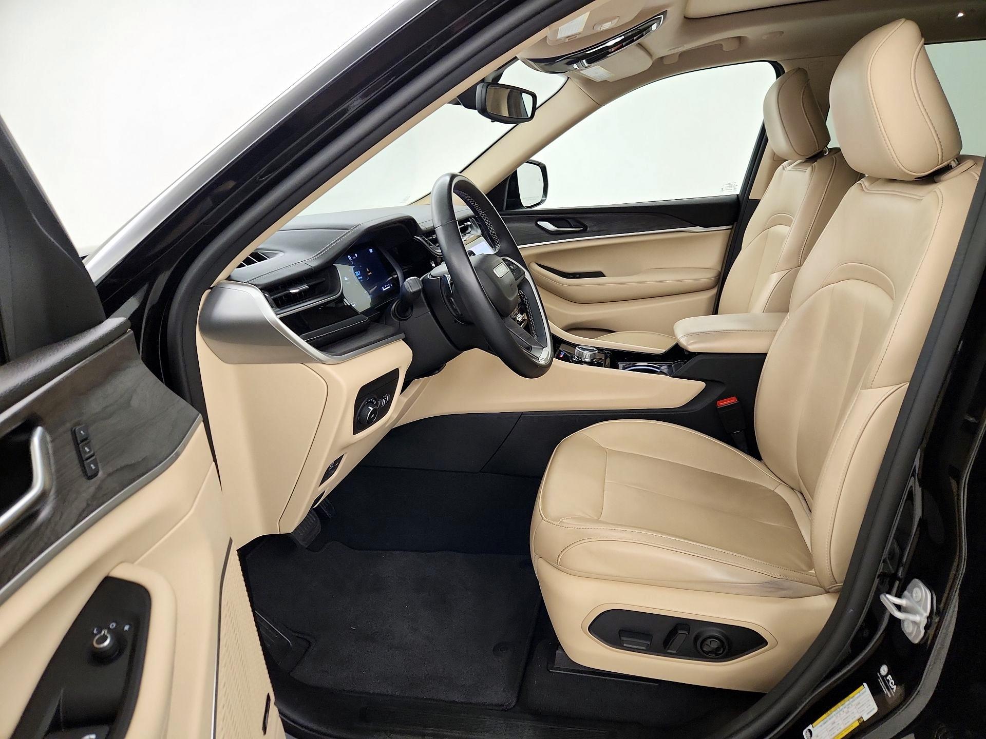 Thumbnail: 2022 Jeep Grand Cherokee - 11