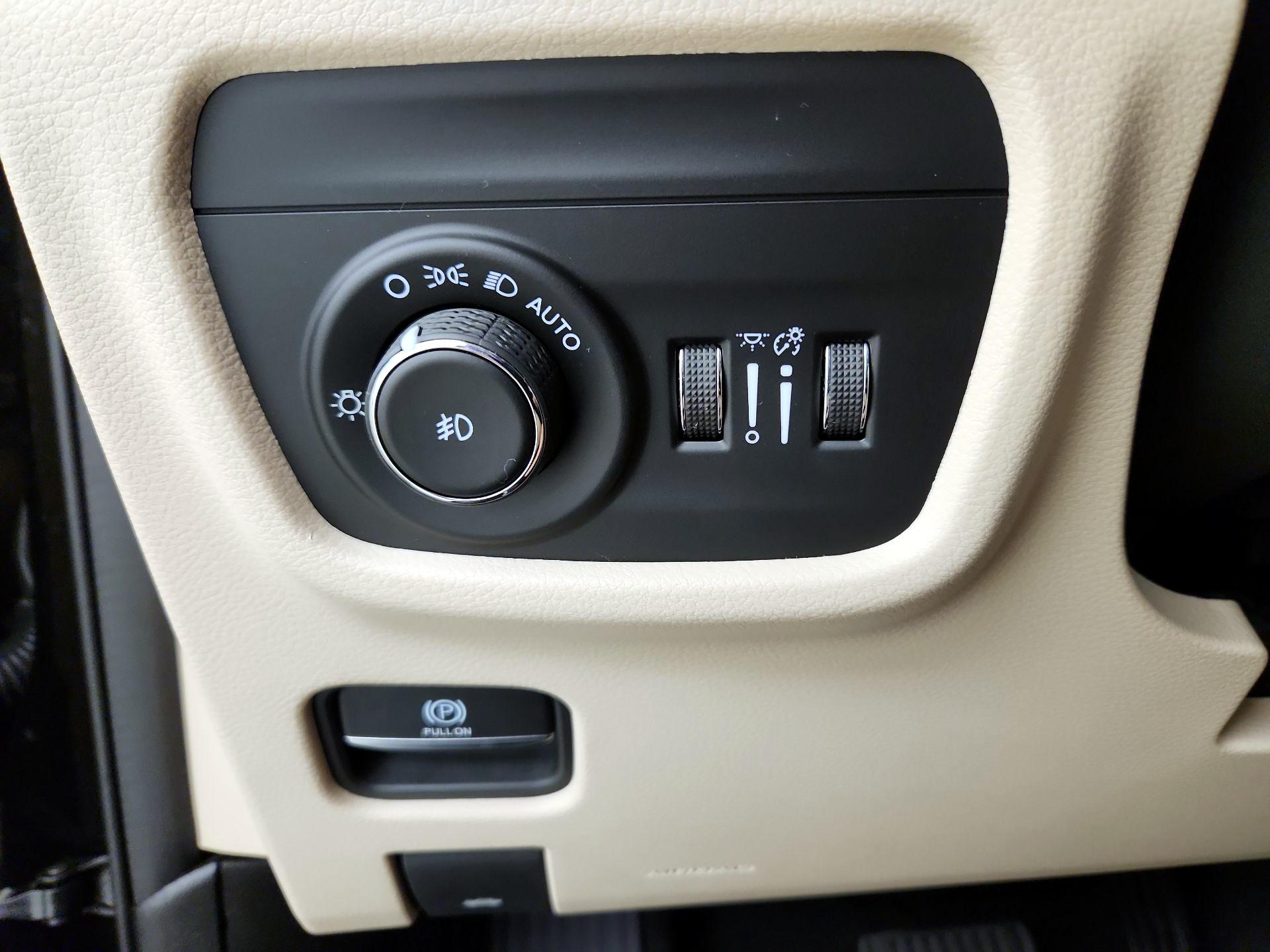 Thumbnail: 2022 Jeep Grand Cherokee - 13