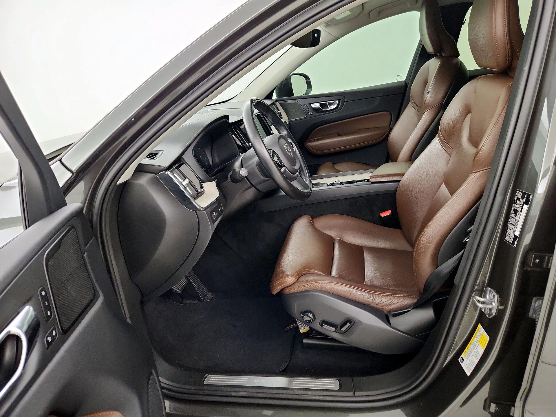 Thumbnail: 2019 Volvo XC60 - 11