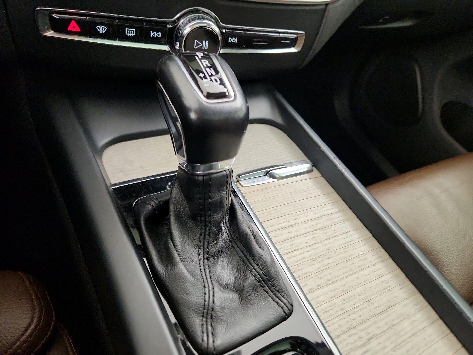 Thumbnail: 2019 Volvo XC60 - 18