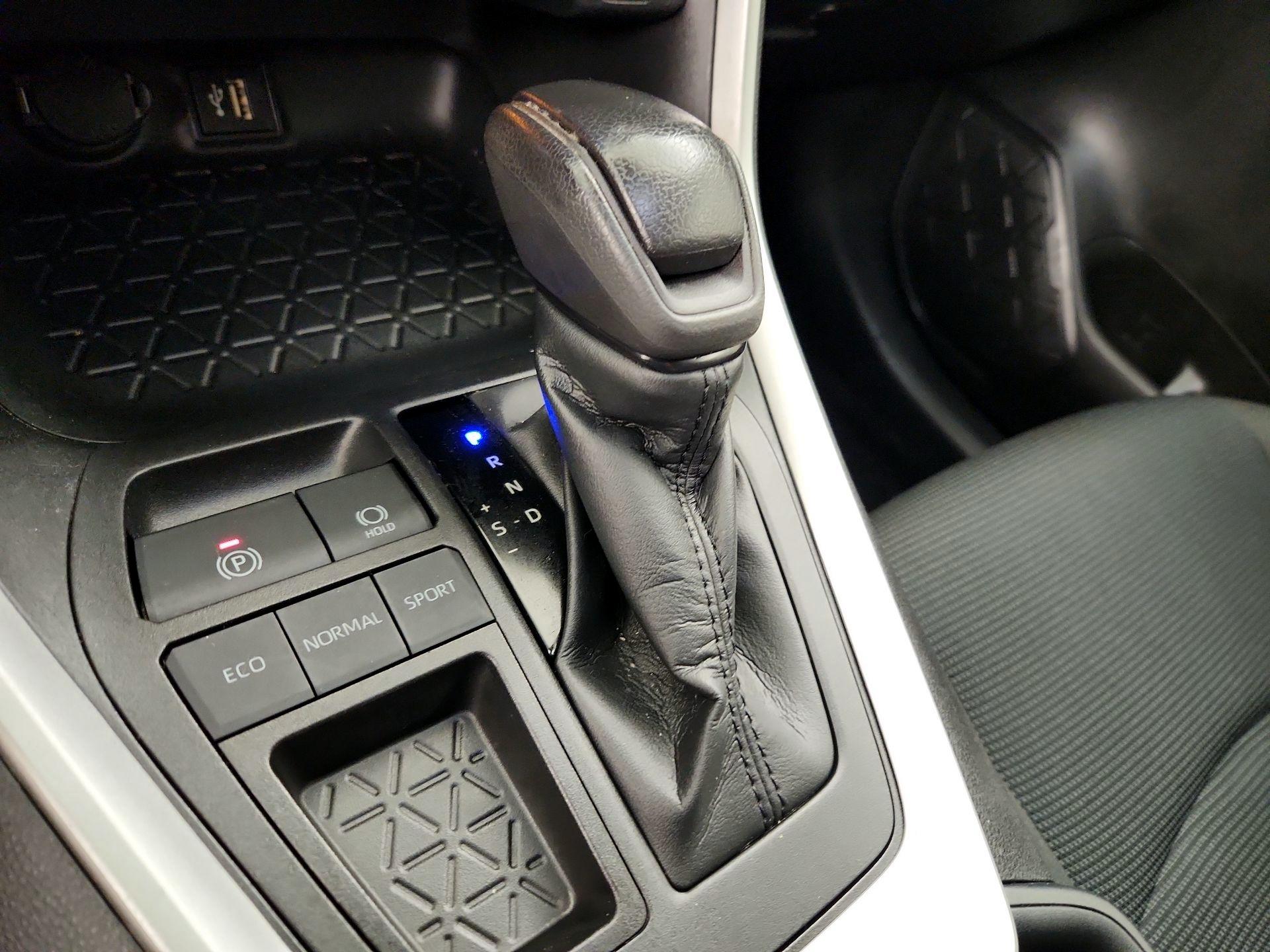 Thumbnail: 2023 Toyota RAV4 - 17