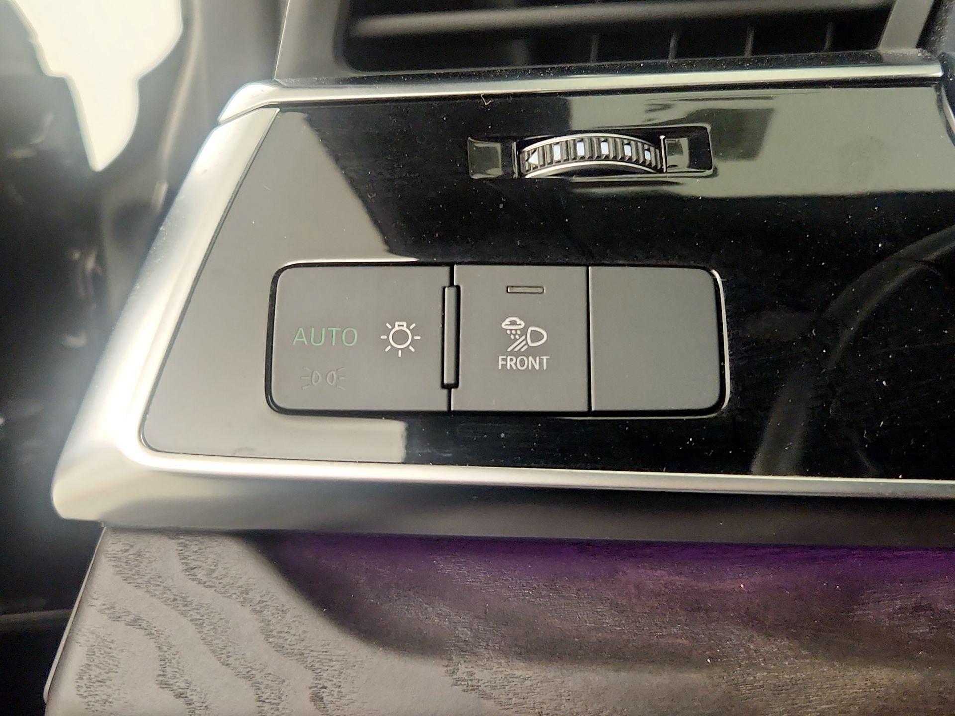 Thumbnail: 2019 Audi Q8 - 13