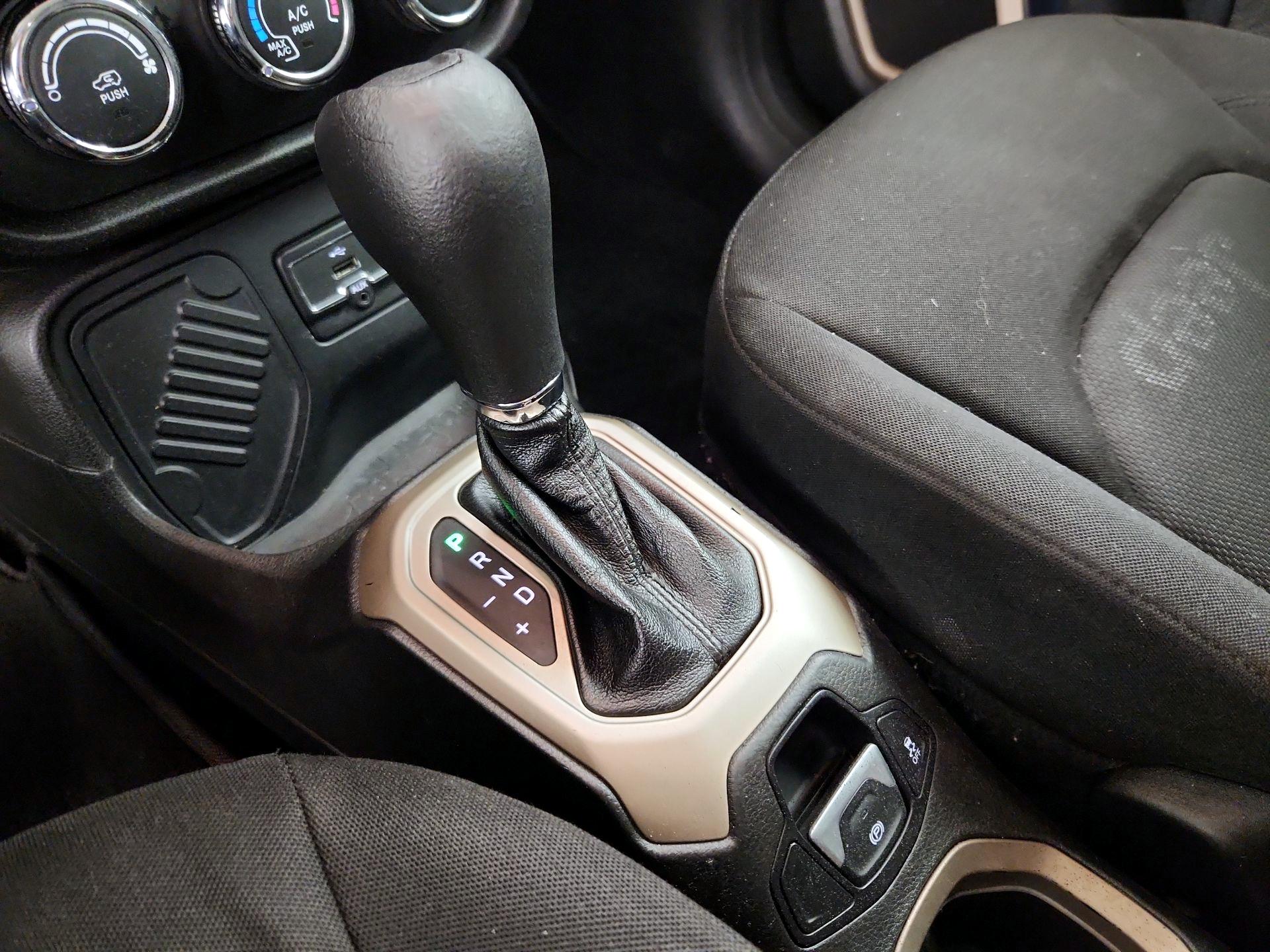 Thumbnail: 2017 Jeep Renegade - 17