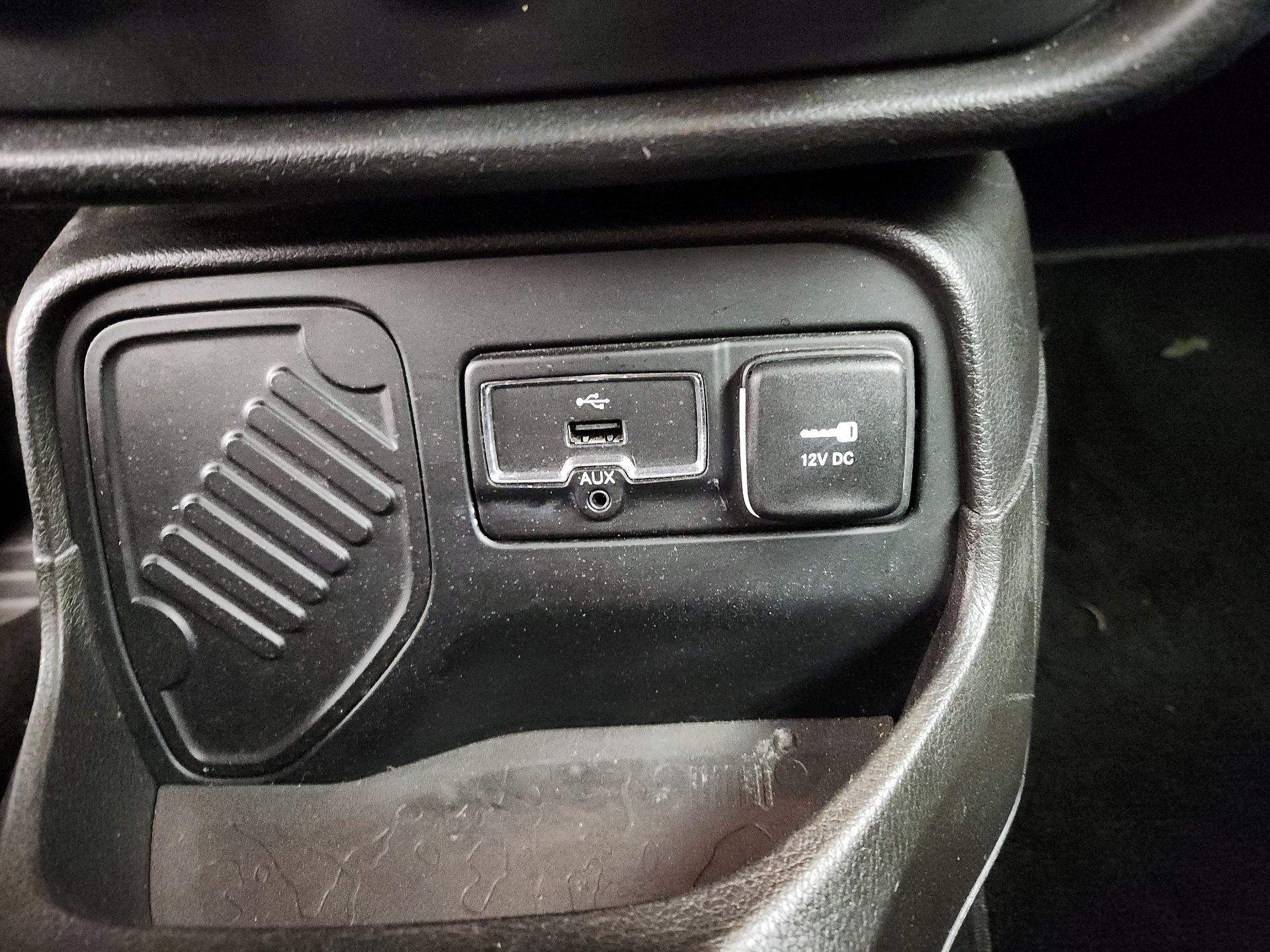 Thumbnail: 2017 Jeep Renegade - 18