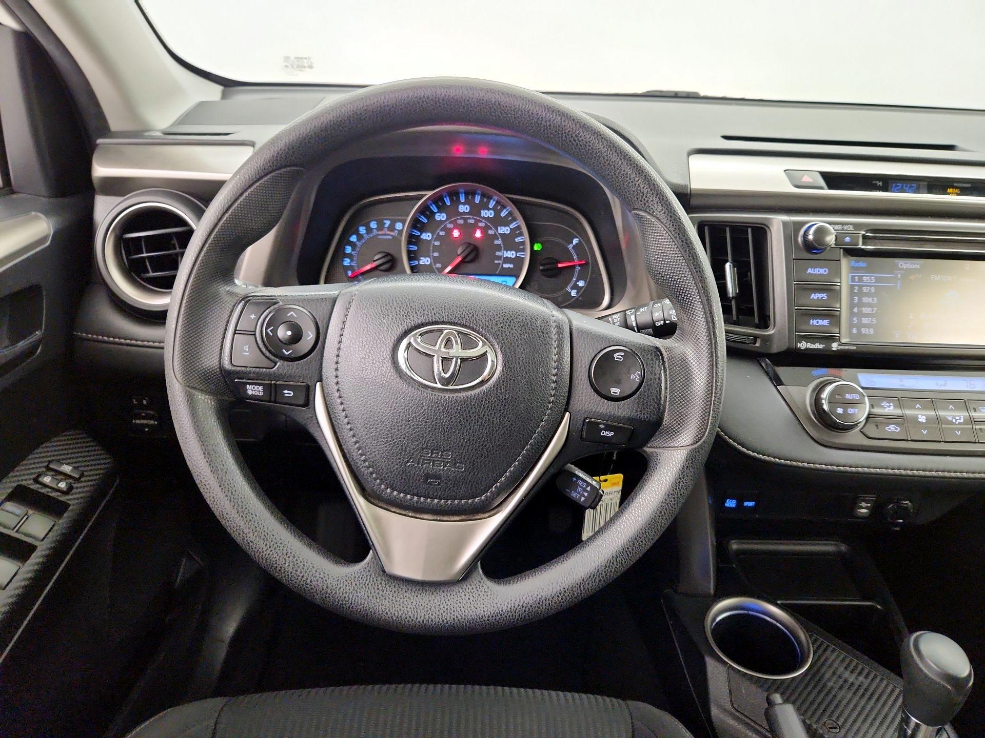 Thumbnail: 2015 Toyota RAV4 - 10