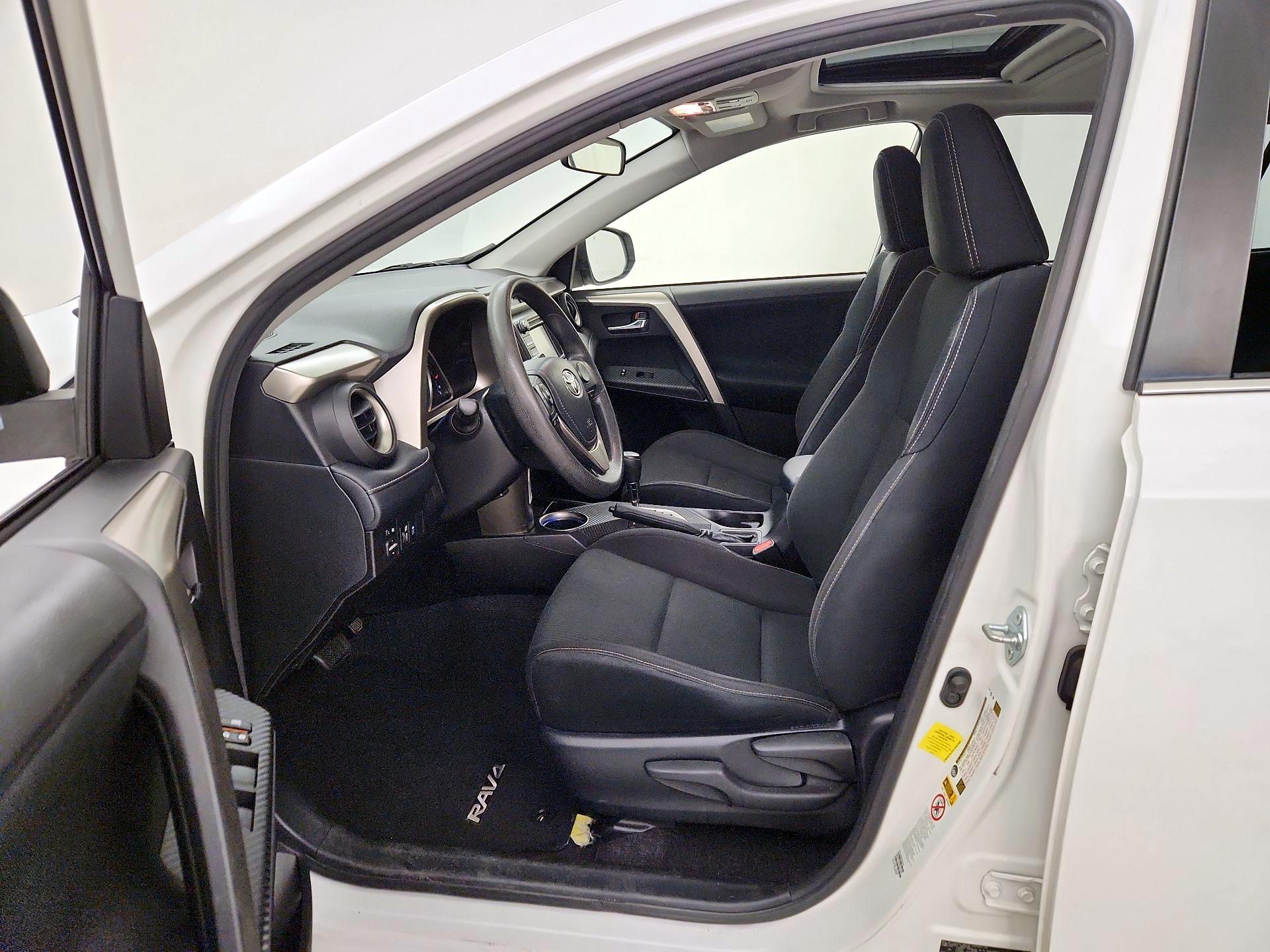 Thumbnail: 2015 Toyota RAV4 - 11