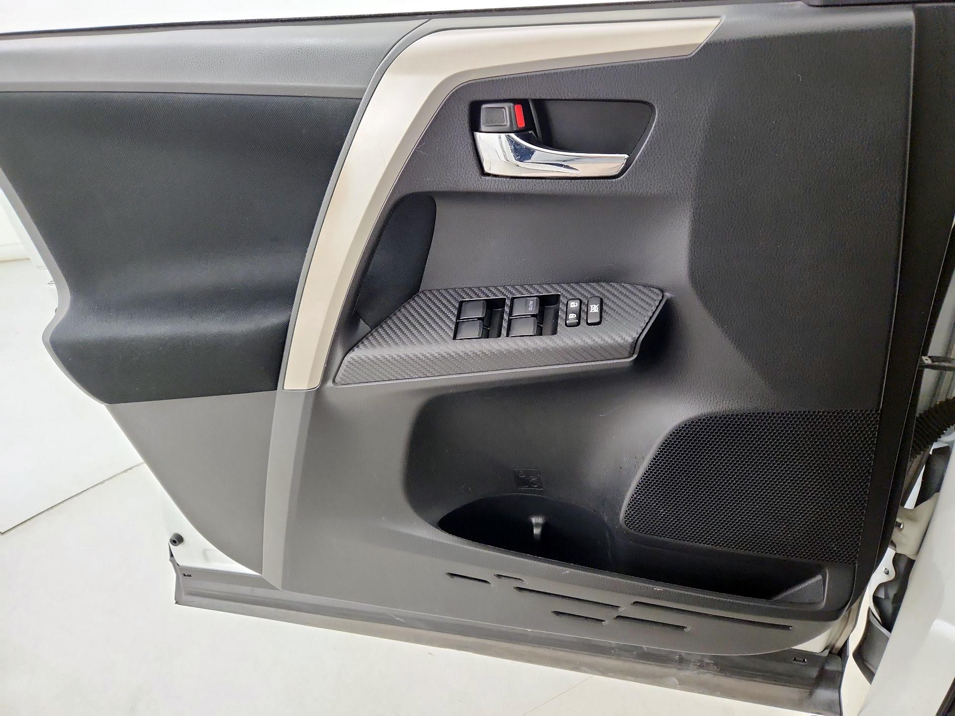 Thumbnail: 2015 Toyota RAV4 - 12