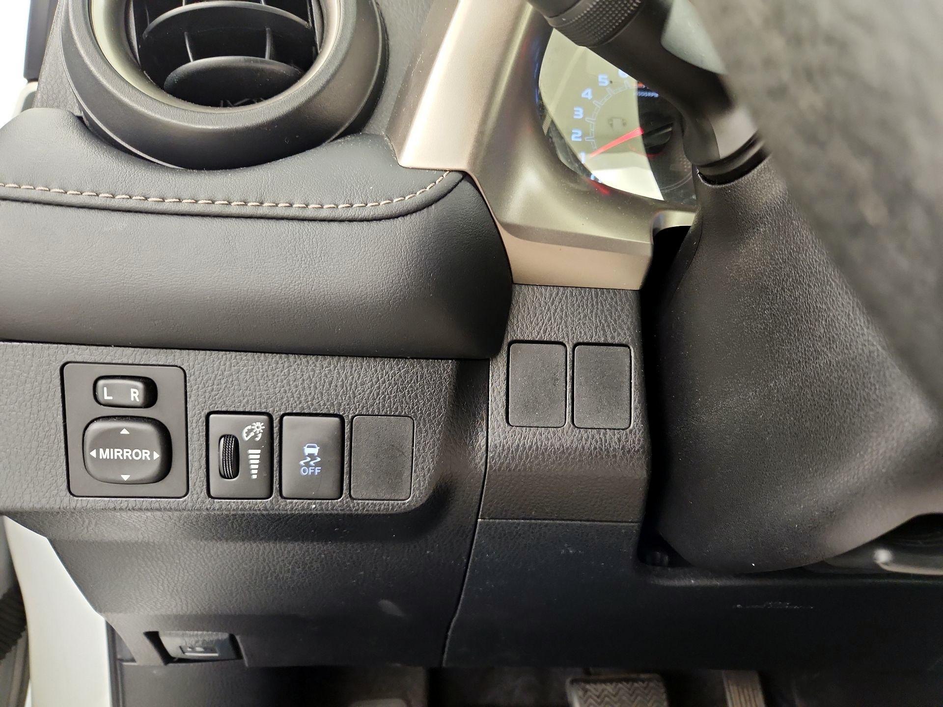 Thumbnail: 2015 Toyota RAV4 - 13