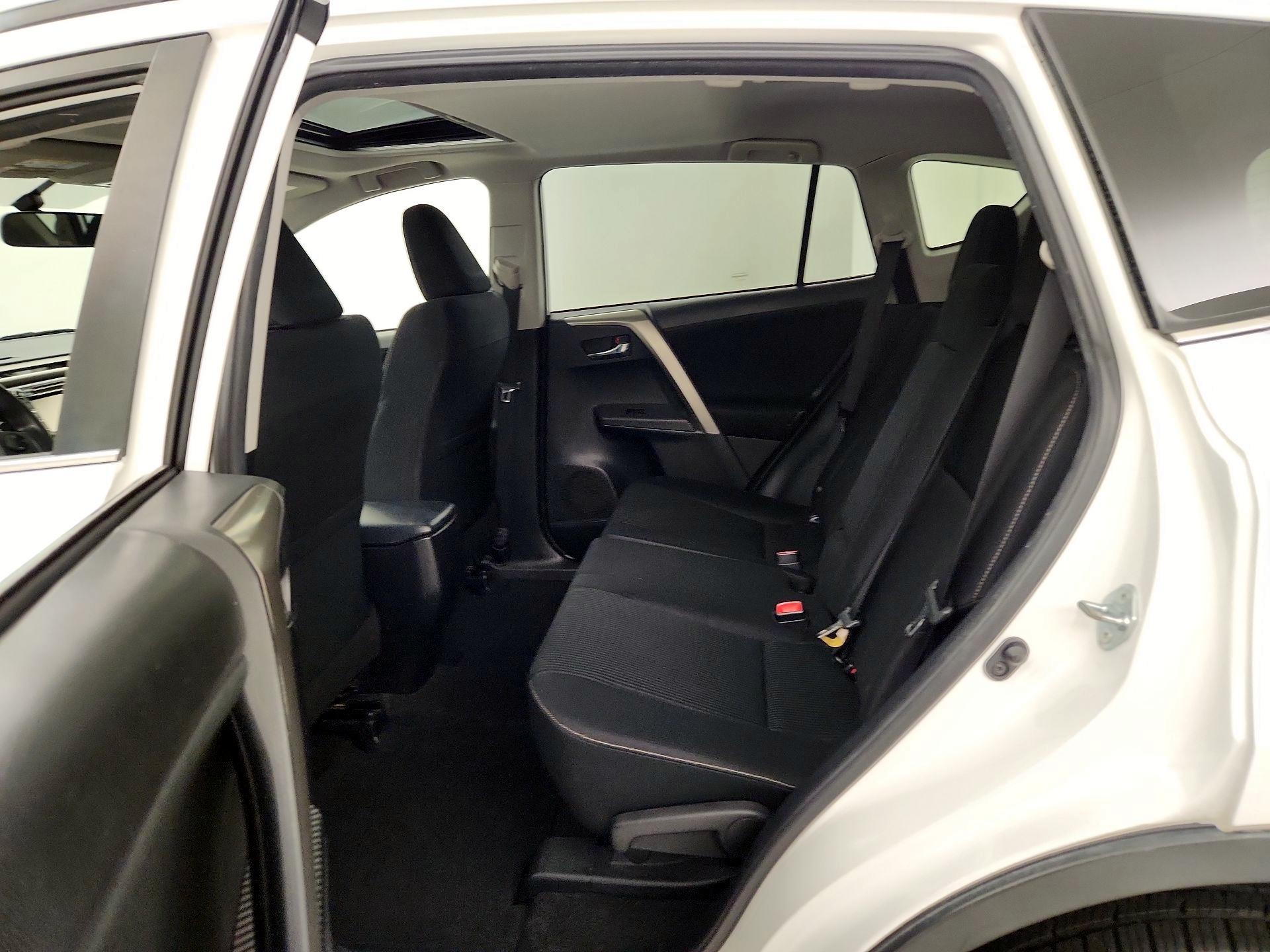 Thumbnail: 2015 Toyota RAV4 - 19