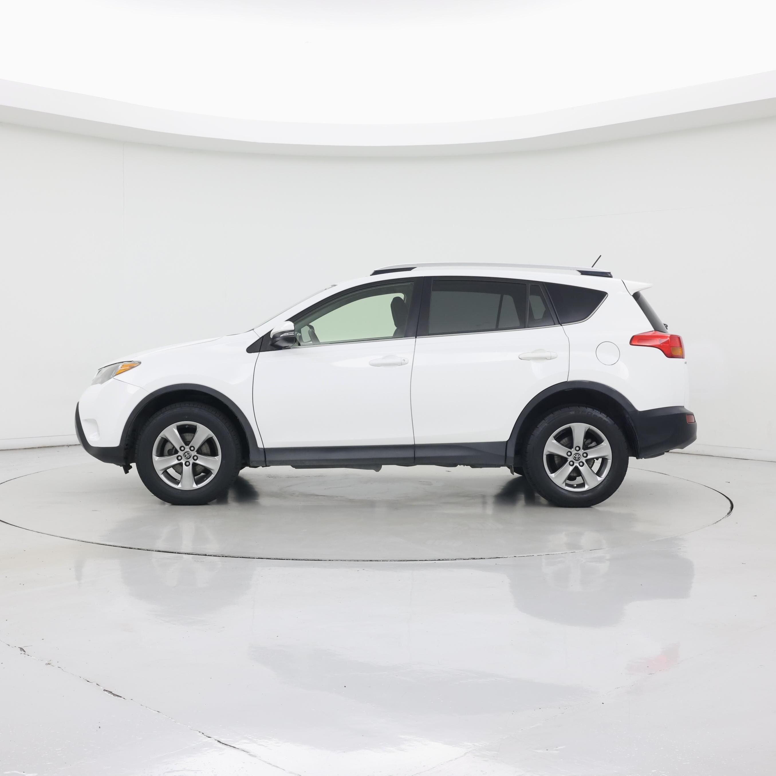 Thumbnail: 2015 Toyota RAV4 - 3