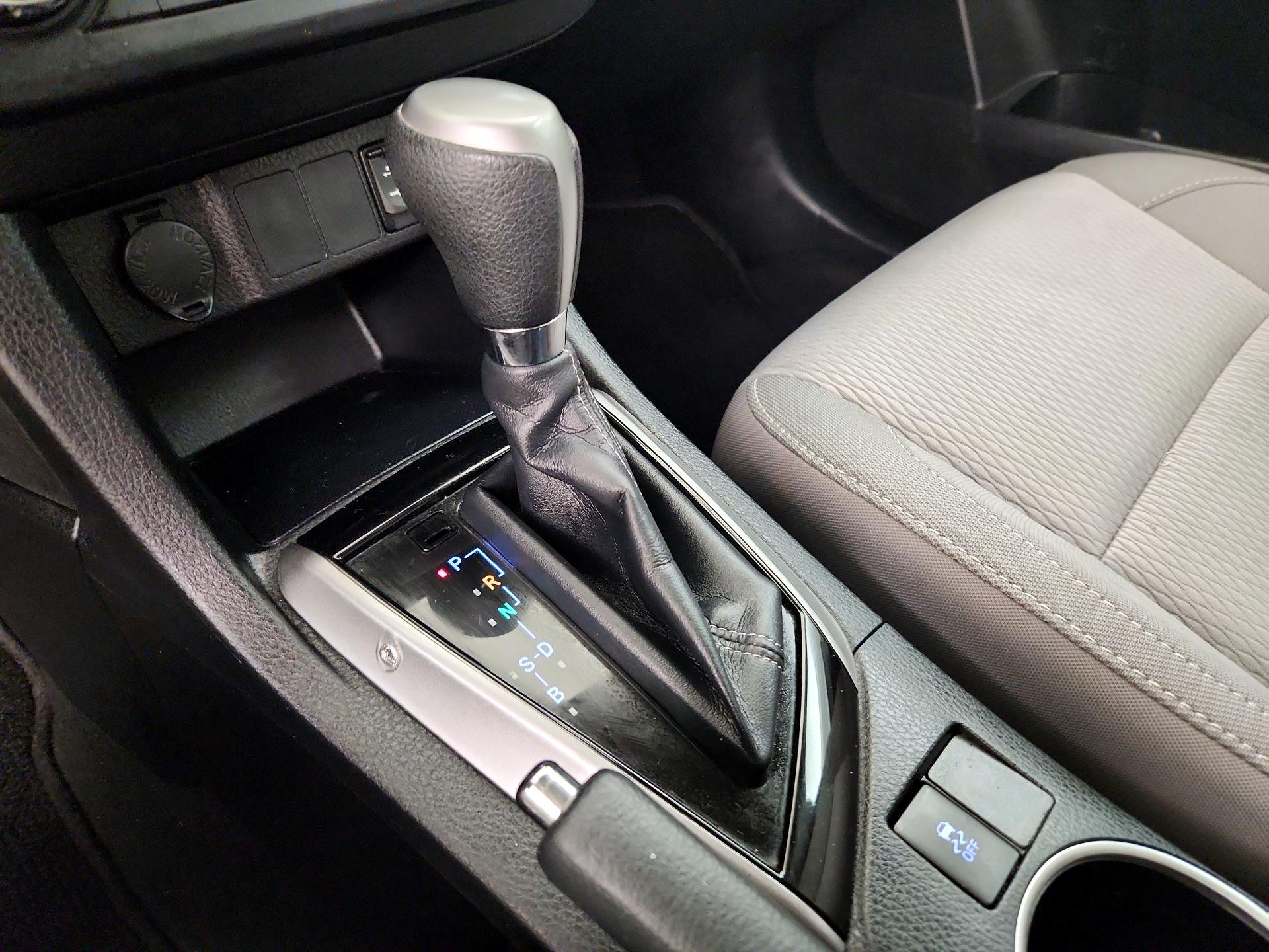 Thumbnail: 2015 Toyota Corolla - 17