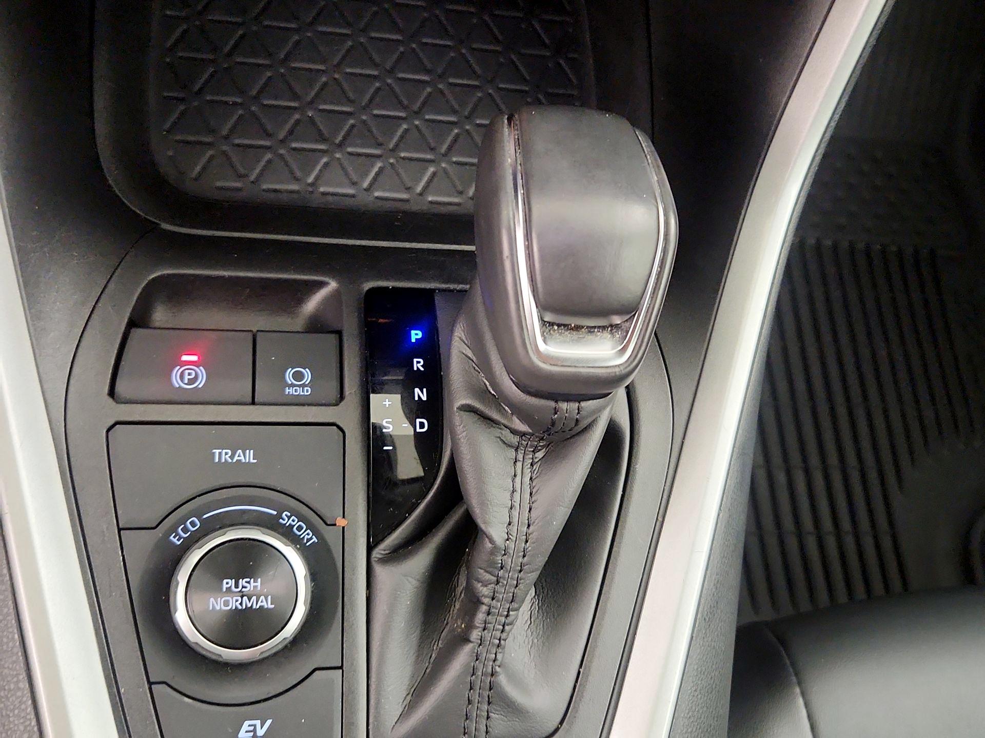 Thumbnail: 2023 Toyota RAV4 - 17