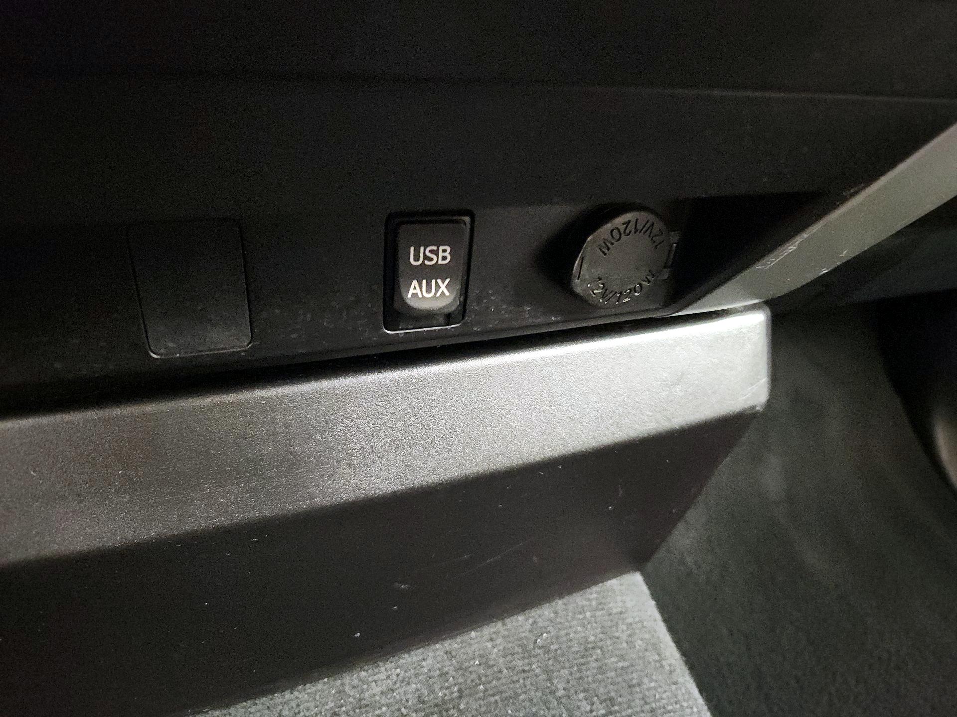 Thumbnail: 2015 Toyota Tundra - 18