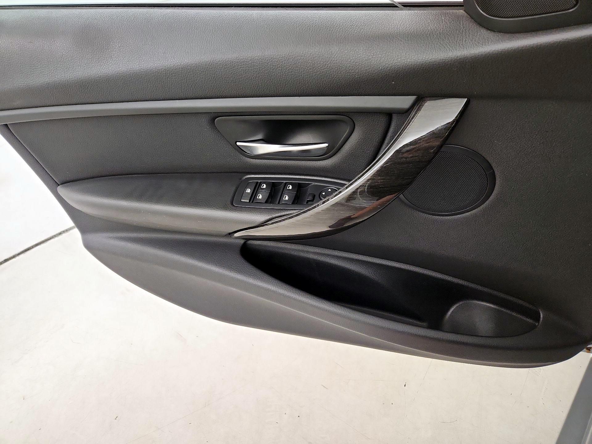 Thumbnail: 2015 BMW 3 Series - 12