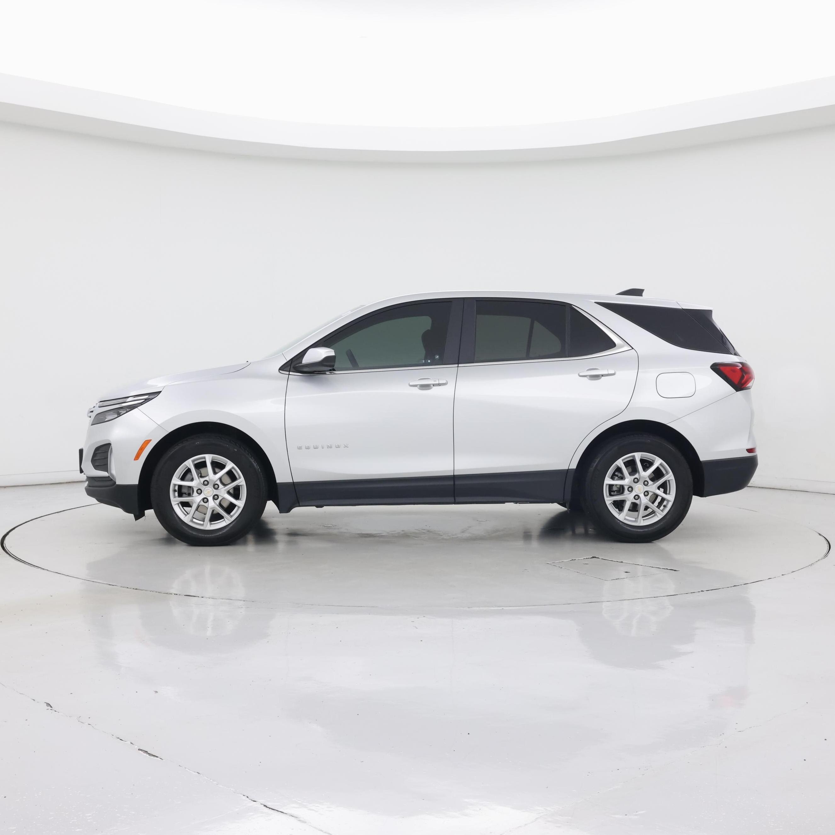 Thumbnail: 2022 Chevrolet Equinox - 3