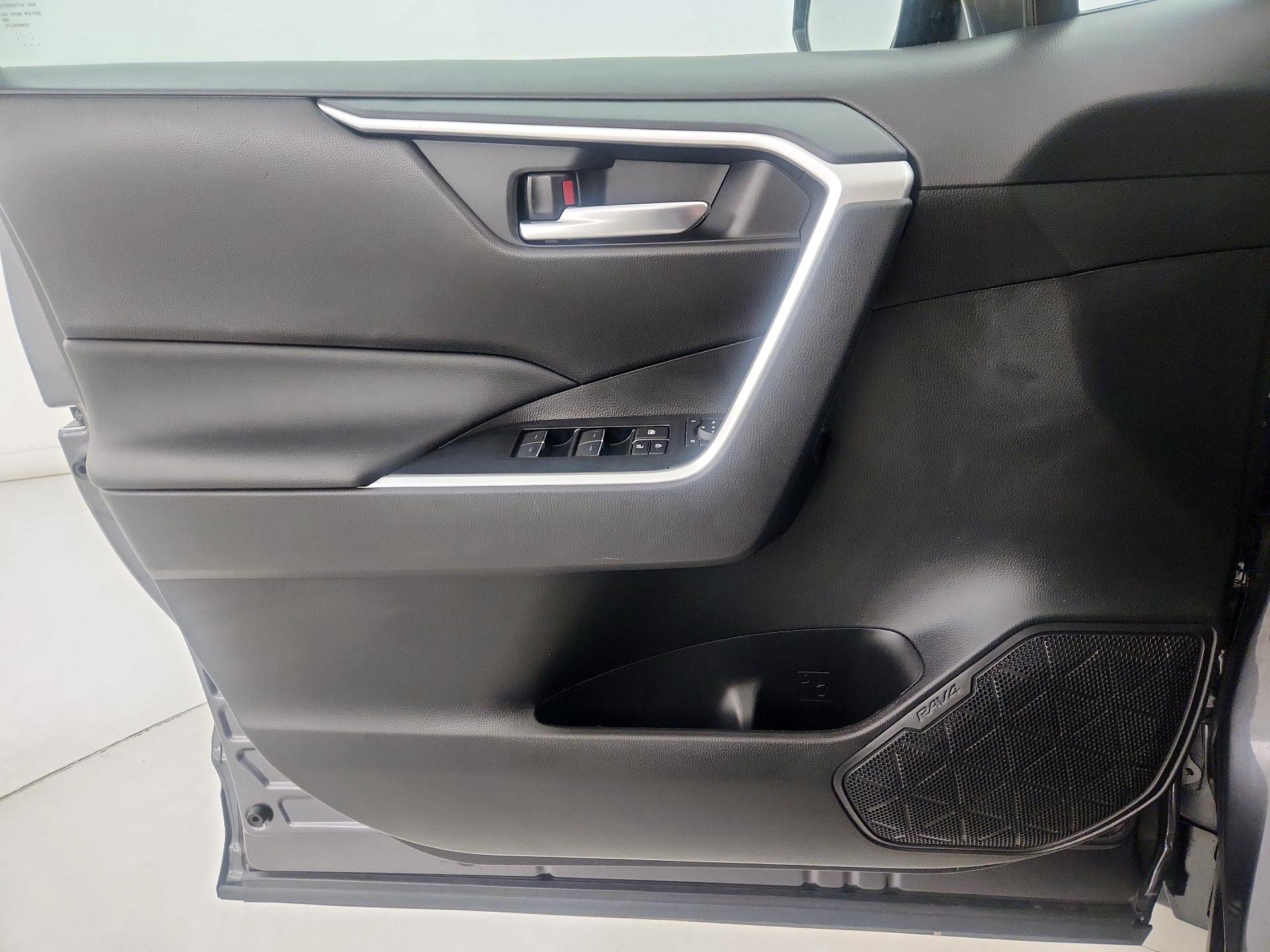 Thumbnail: 2025 Toyota RAV4 - 12