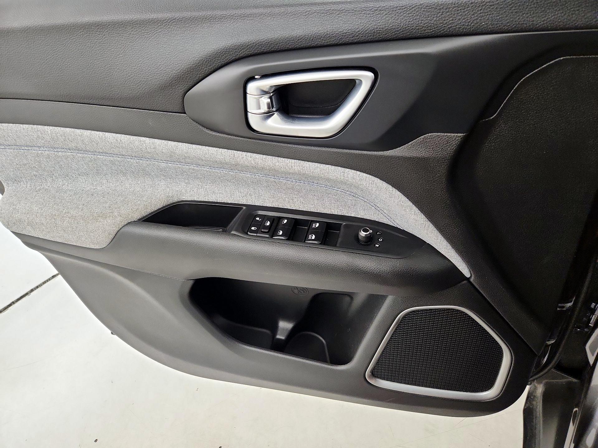 Thumbnail: 2023 Jeep Compass - 12