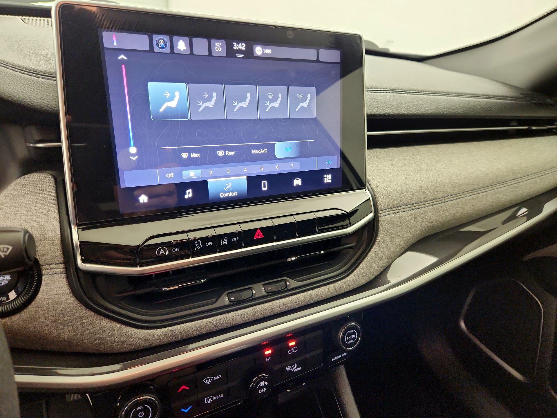 Thumbnail: 2023 Jeep Compass - 16