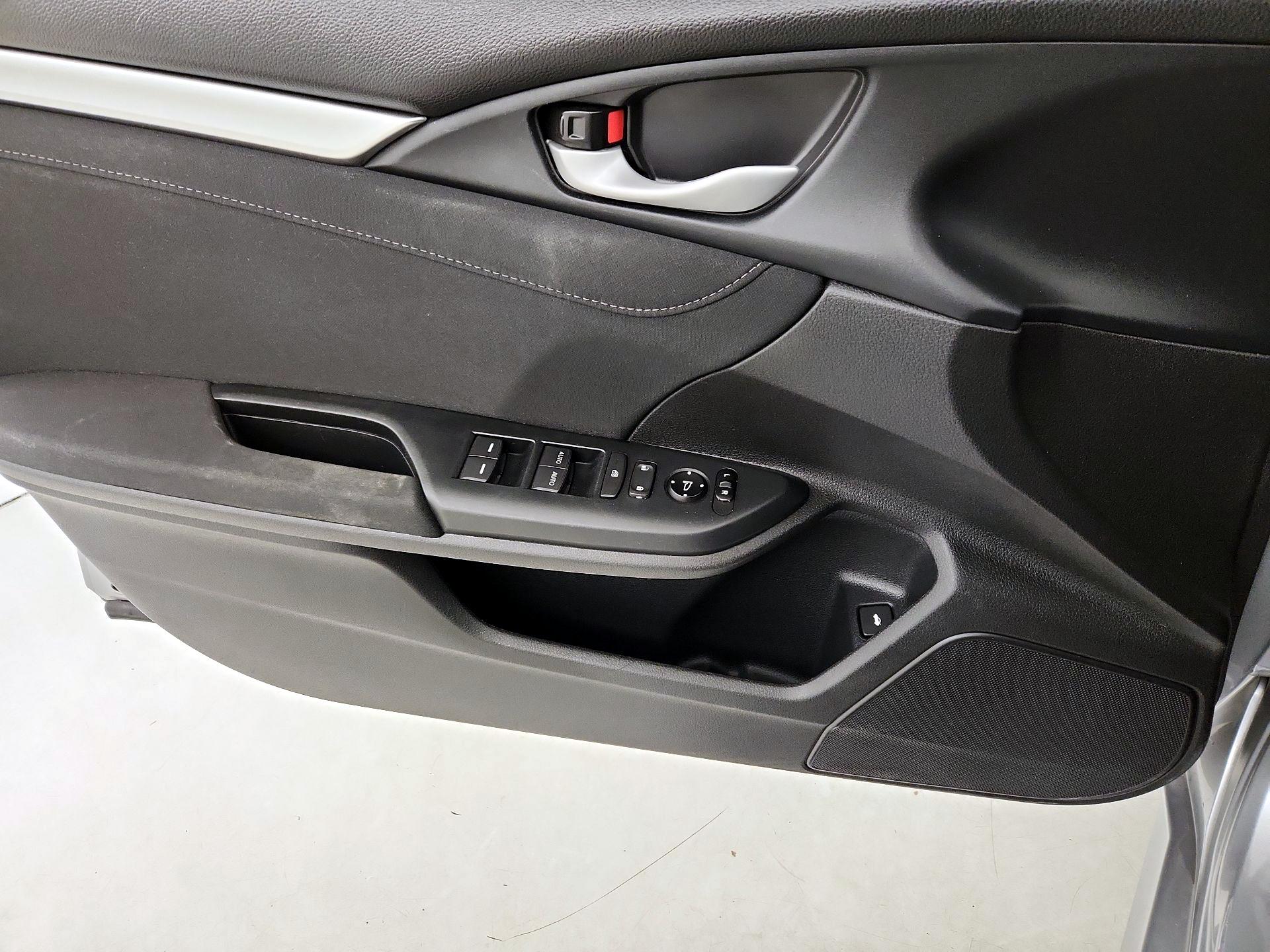 Thumbnail: 2016 Honda Civic - 12