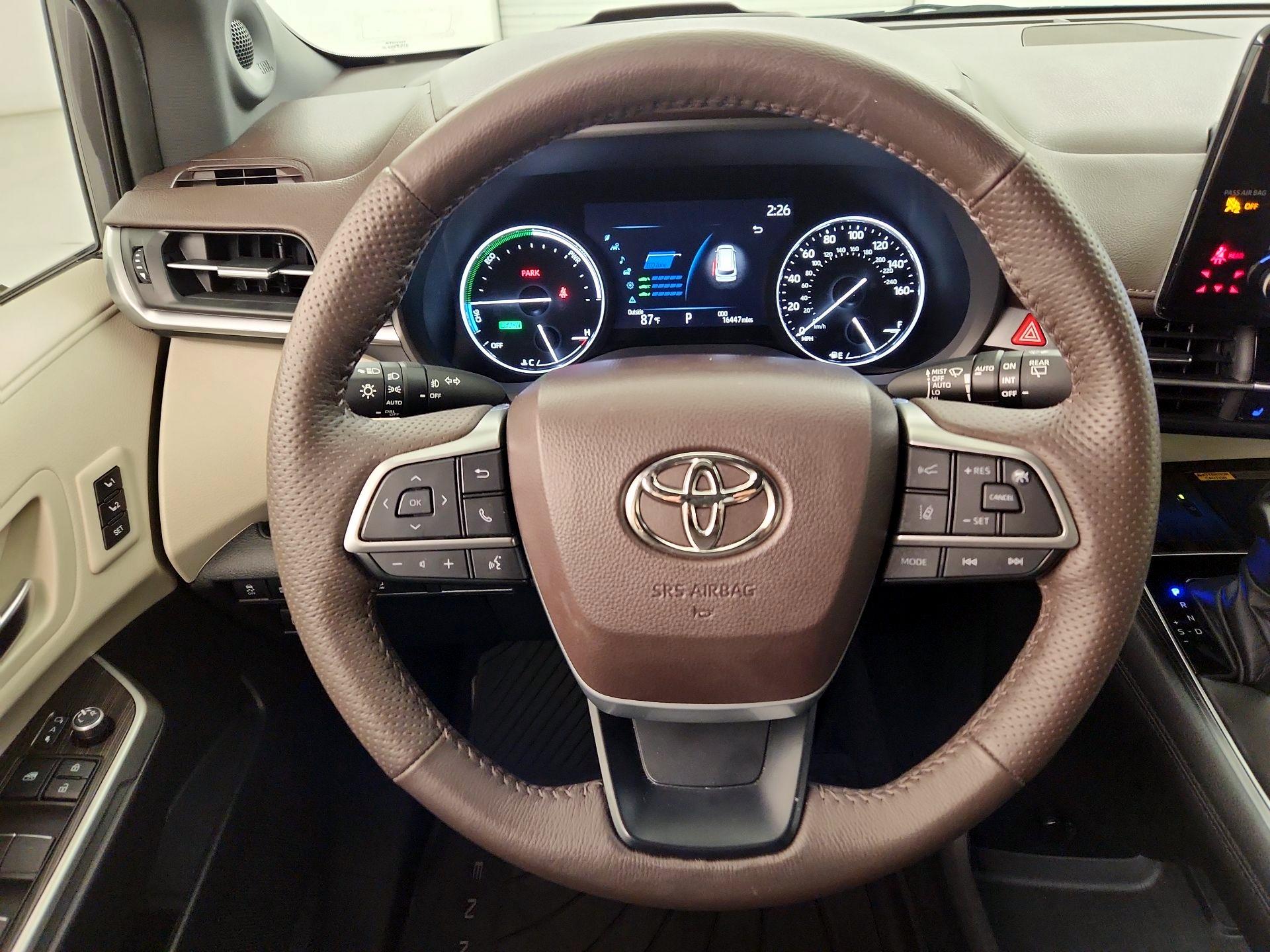 Thumbnail: 2021 Toyota Sienna - 10