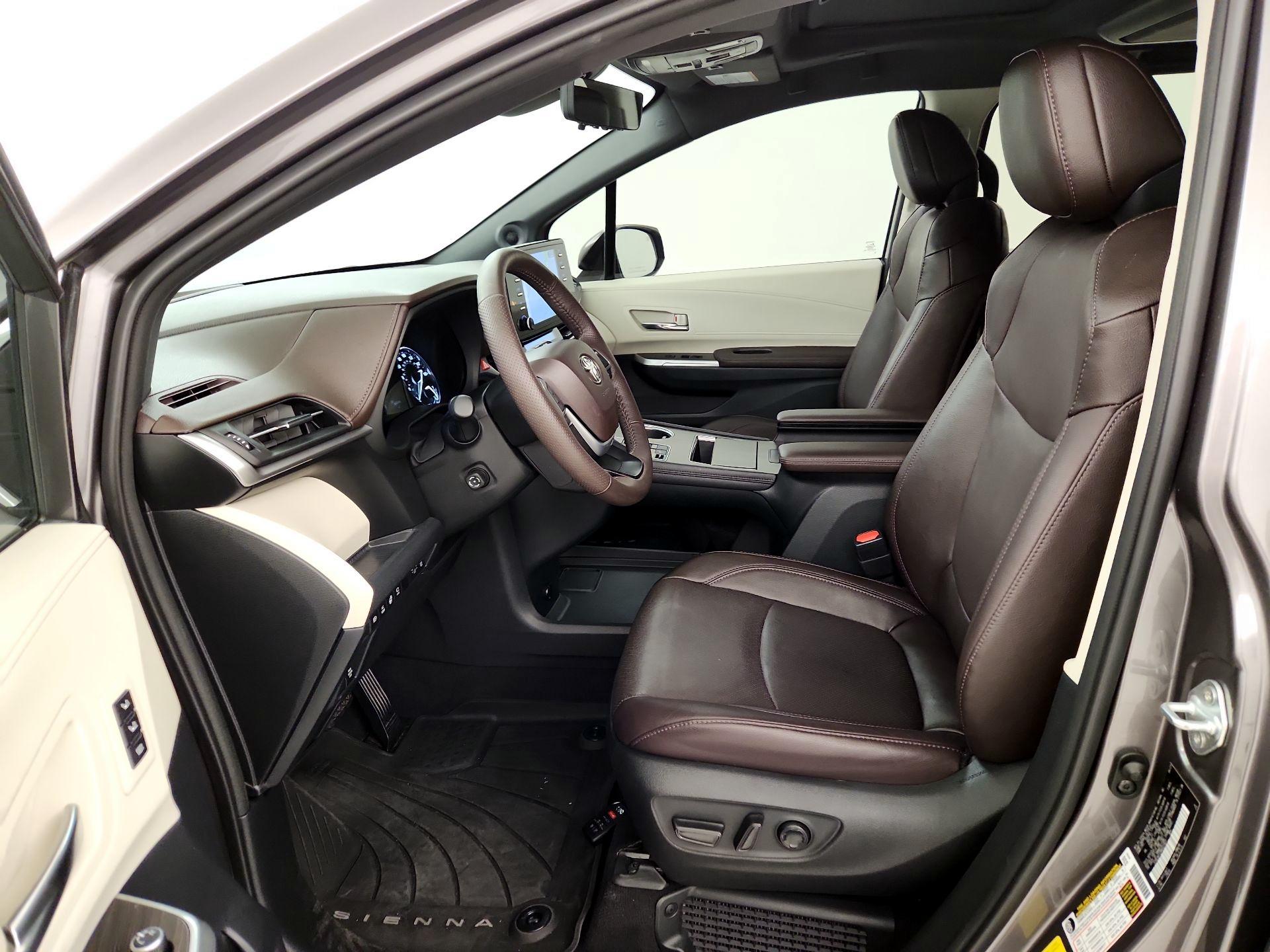 Thumbnail: 2021 Toyota Sienna - 11