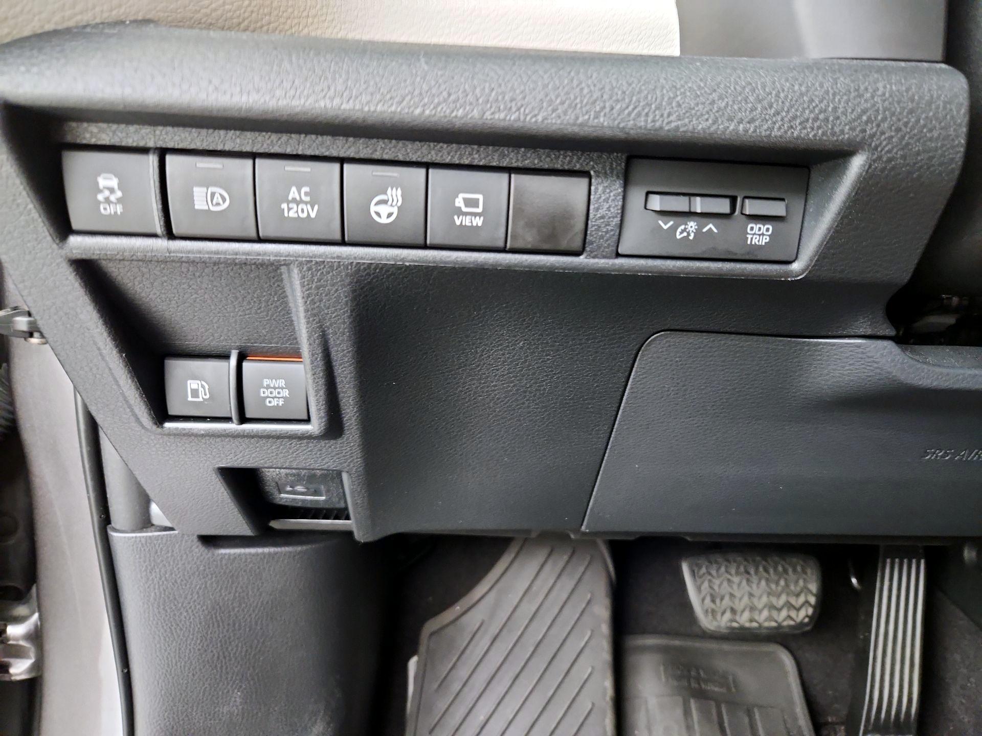 Thumbnail: 2021 Toyota Sienna - 13