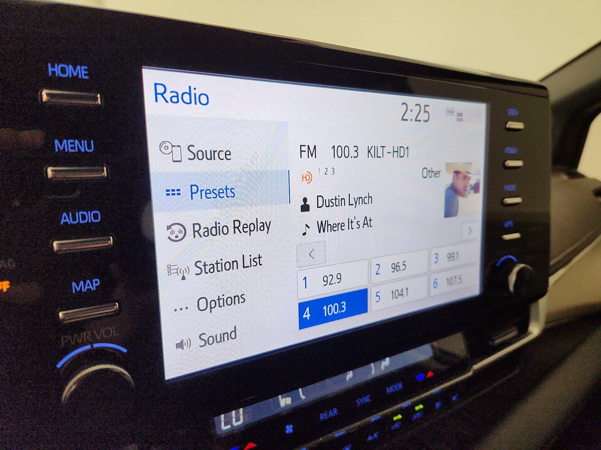 Thumbnail: 2021 Toyota Sienna - 16