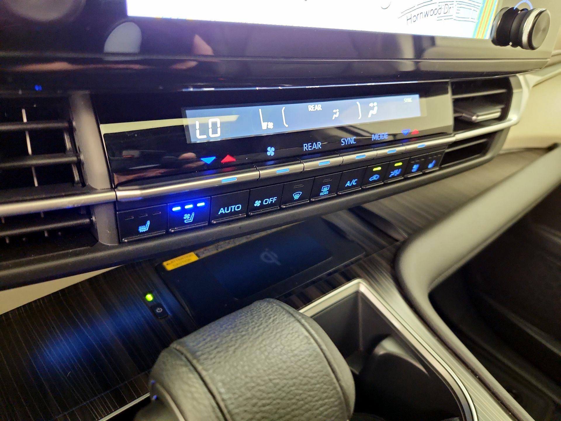 Thumbnail: 2021 Toyota Sienna - 17