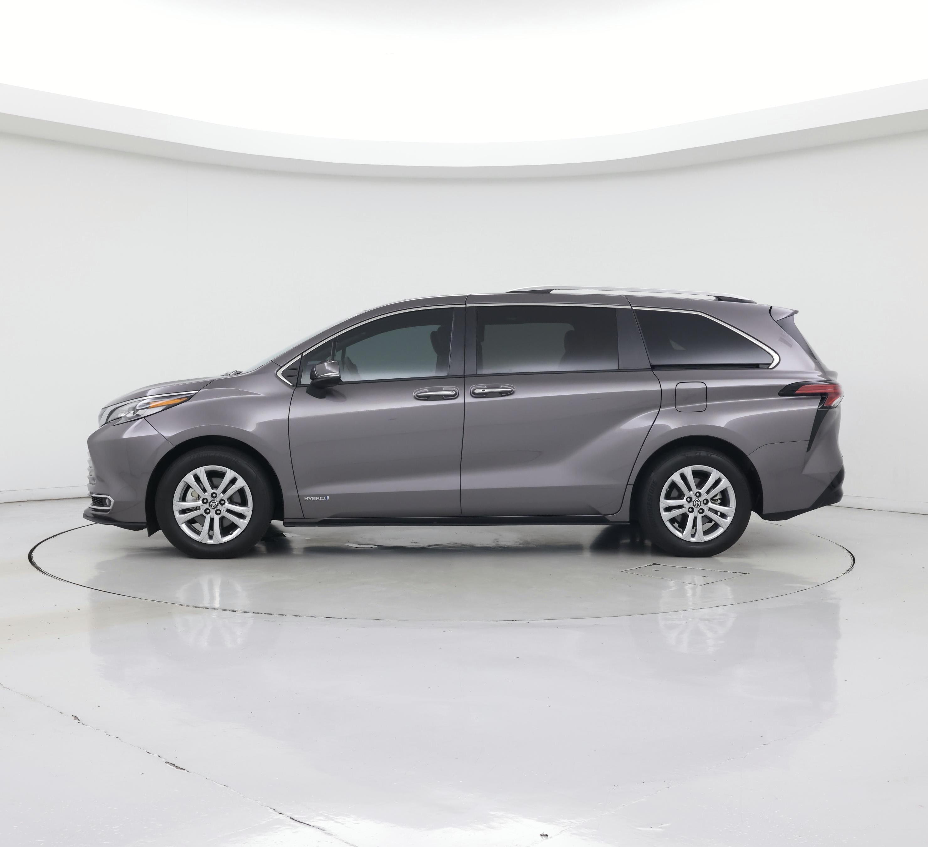 Thumbnail: 2021 Toyota Sienna - 3