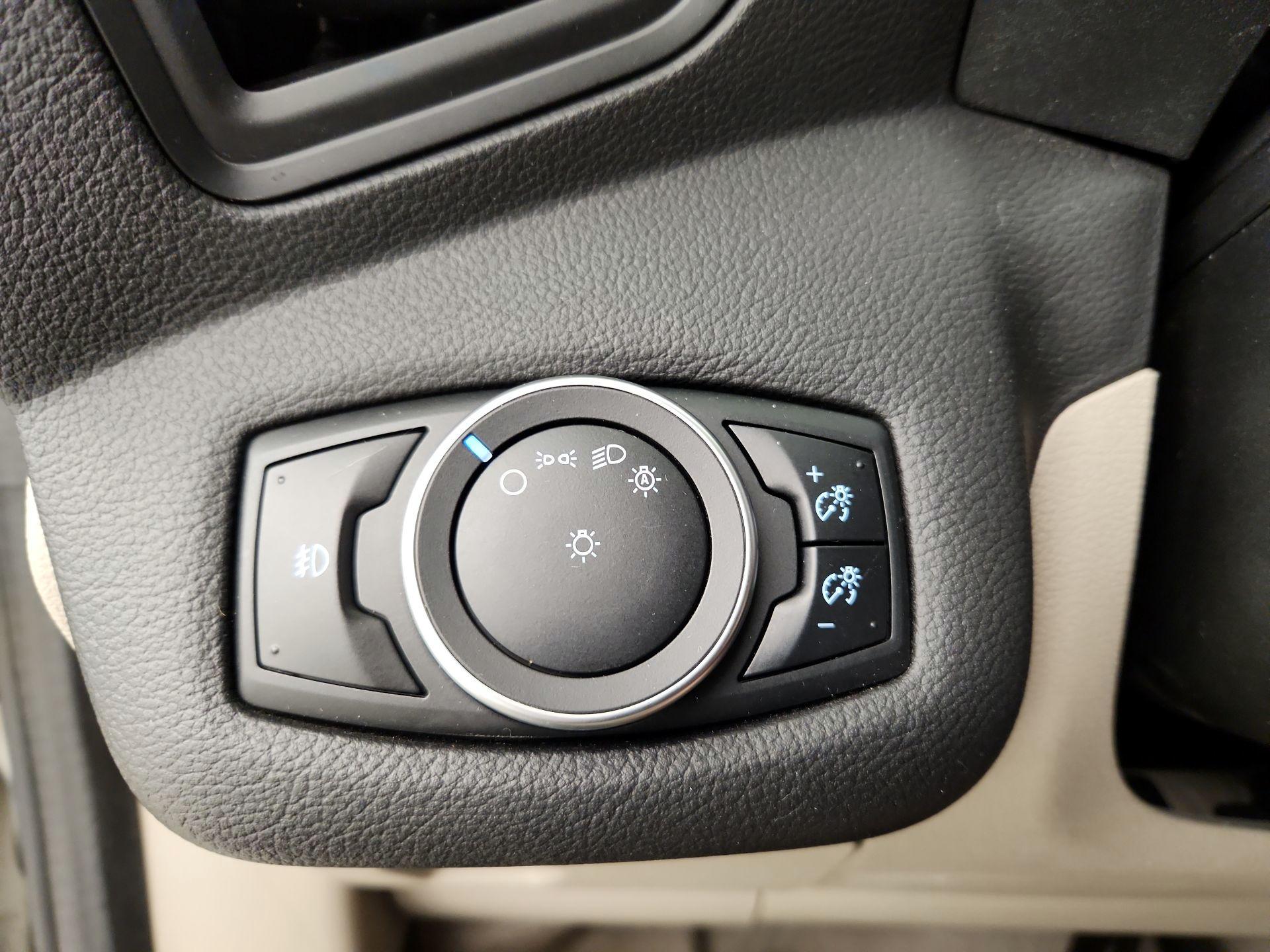 Thumbnail: 2015 Ford C-Max - 13