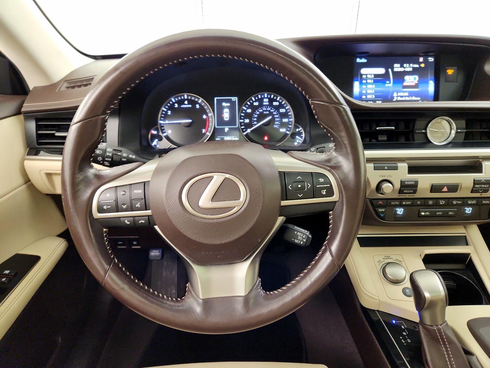 Thumbnail: 2016 Lexus ES - 10