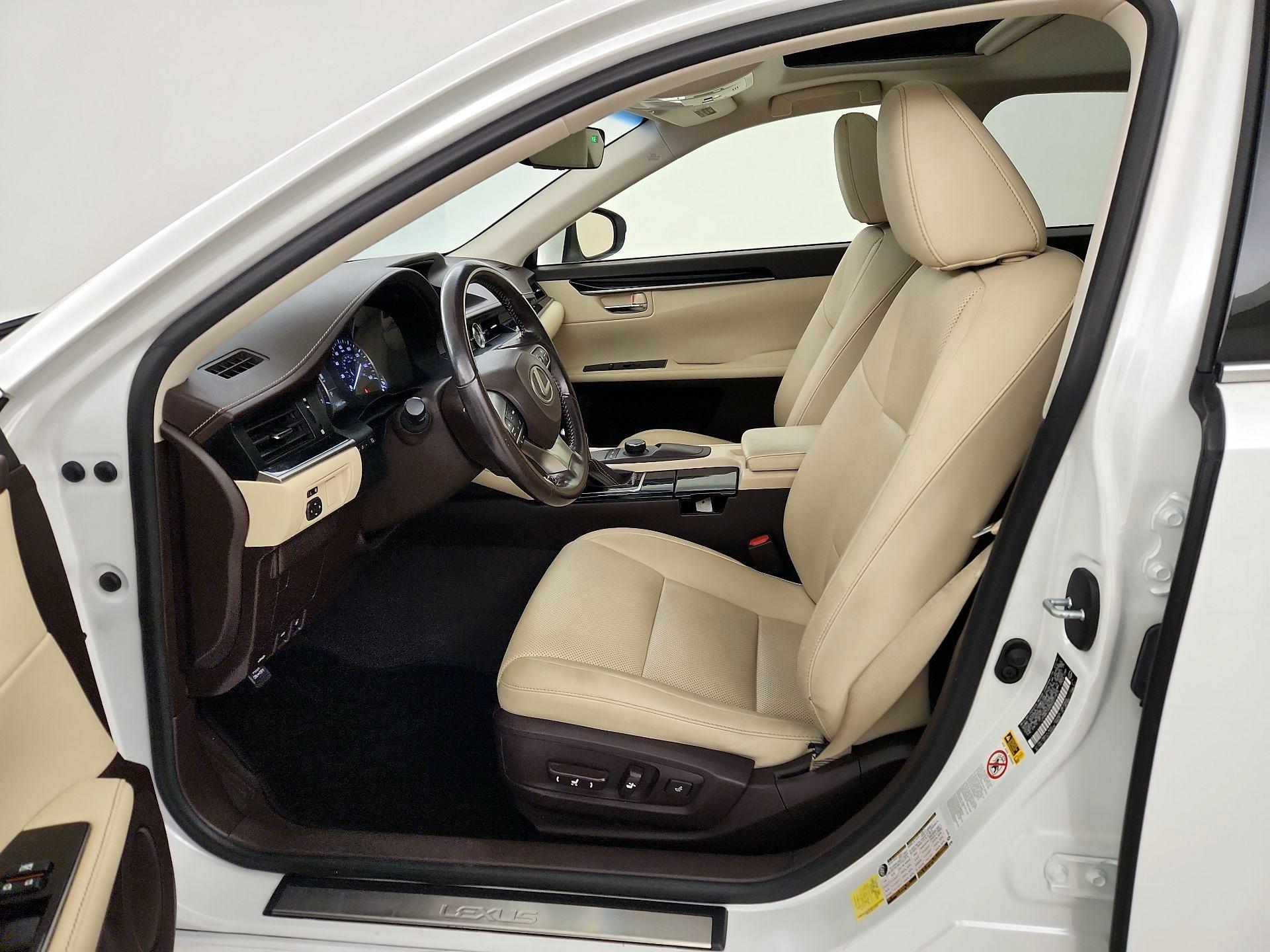 Thumbnail: 2016 Lexus ES - 11