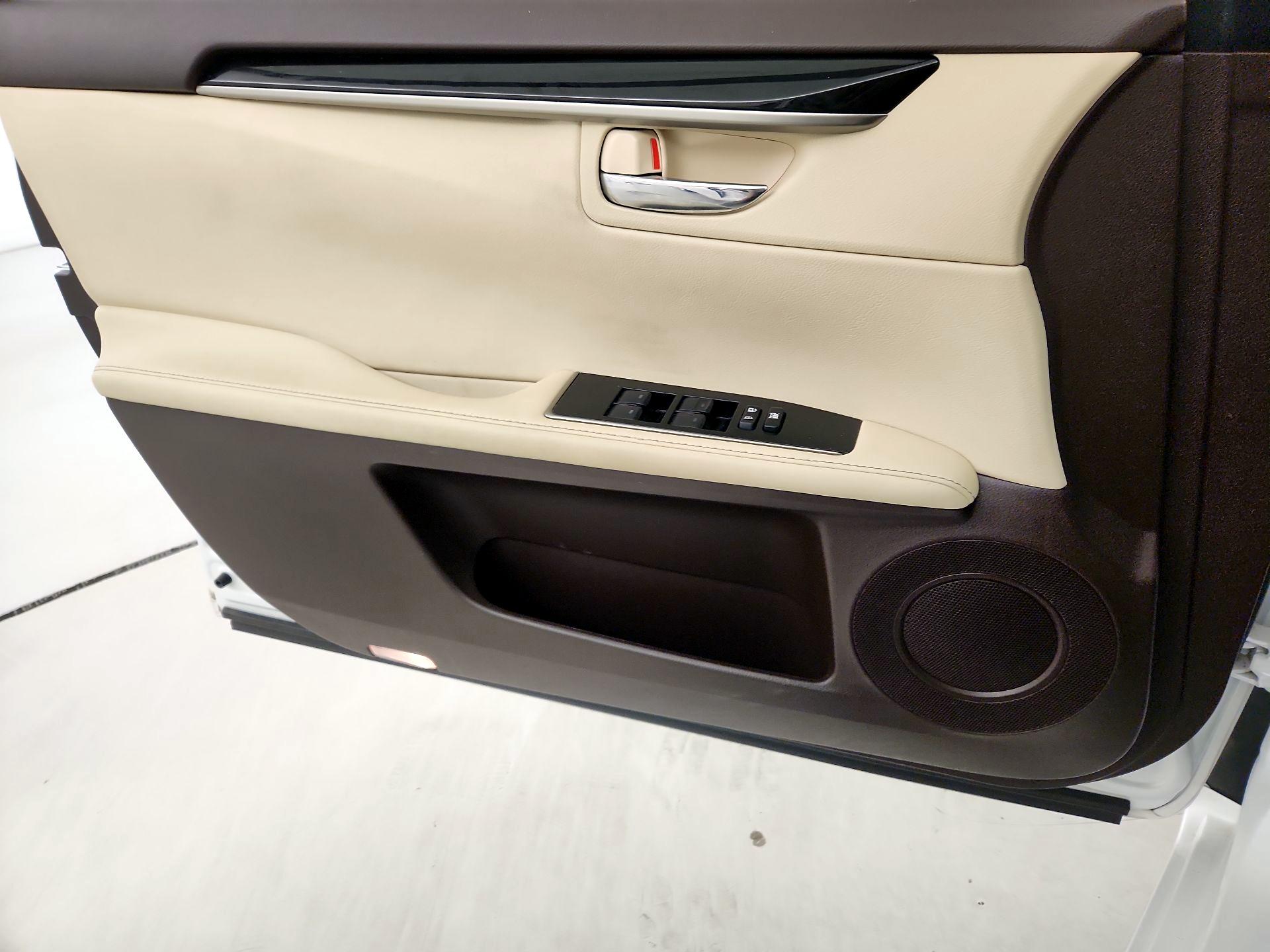 Thumbnail: 2016 Lexus ES - 12