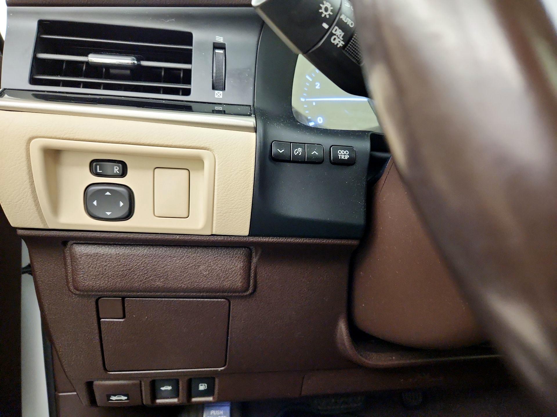 Thumbnail: 2016 Lexus ES - 13