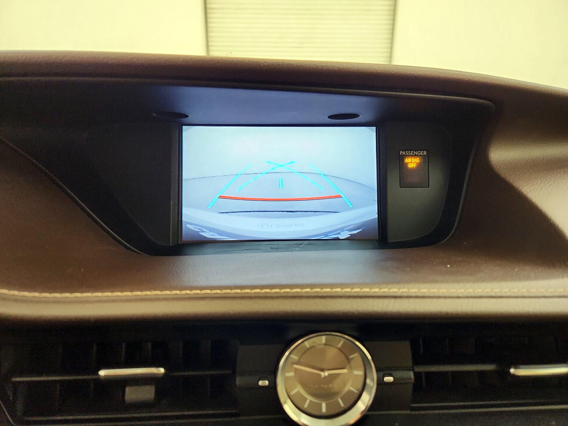 Thumbnail: 2016 Lexus ES - 14