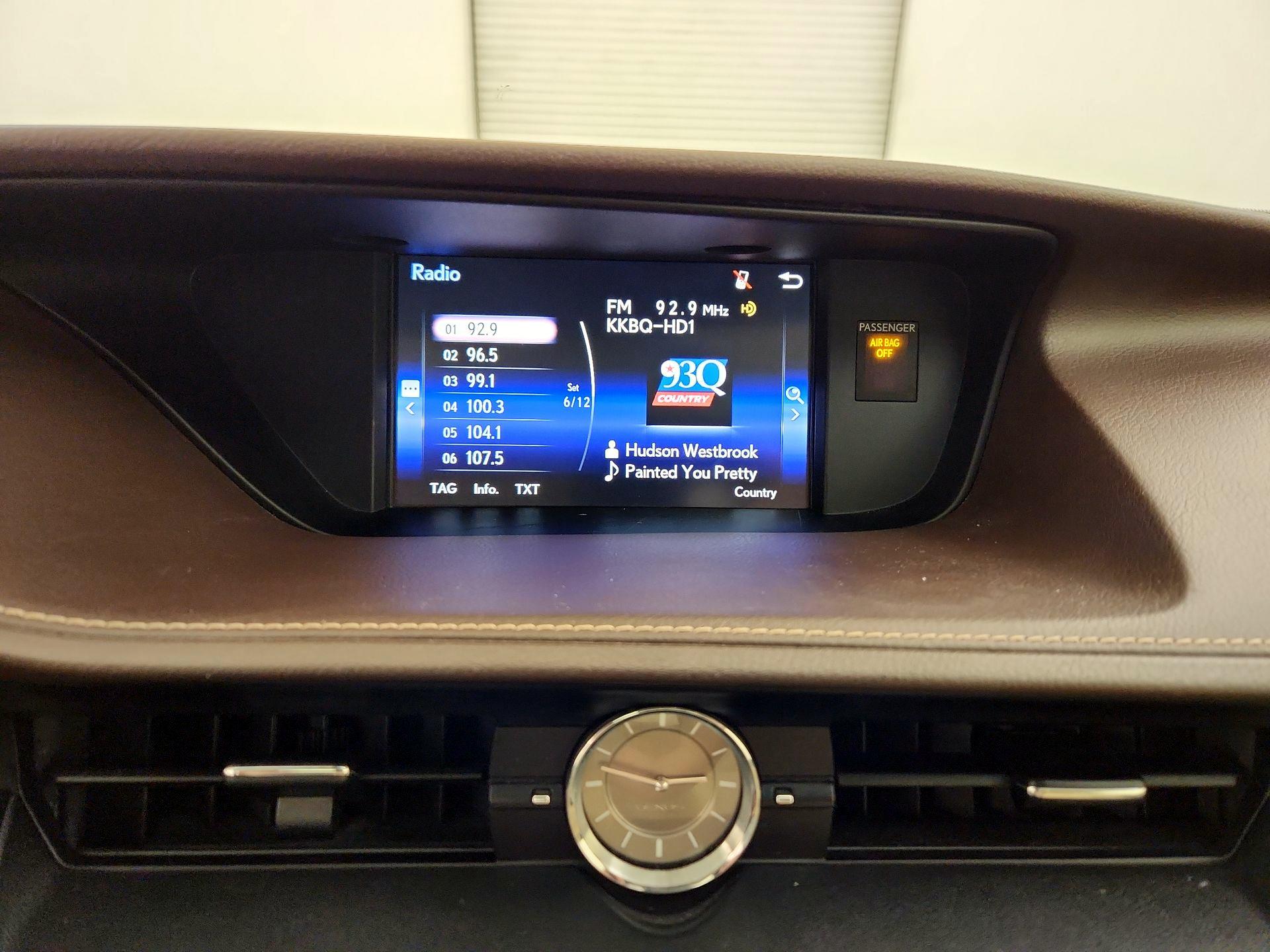 Thumbnail: 2016 Lexus ES - 15