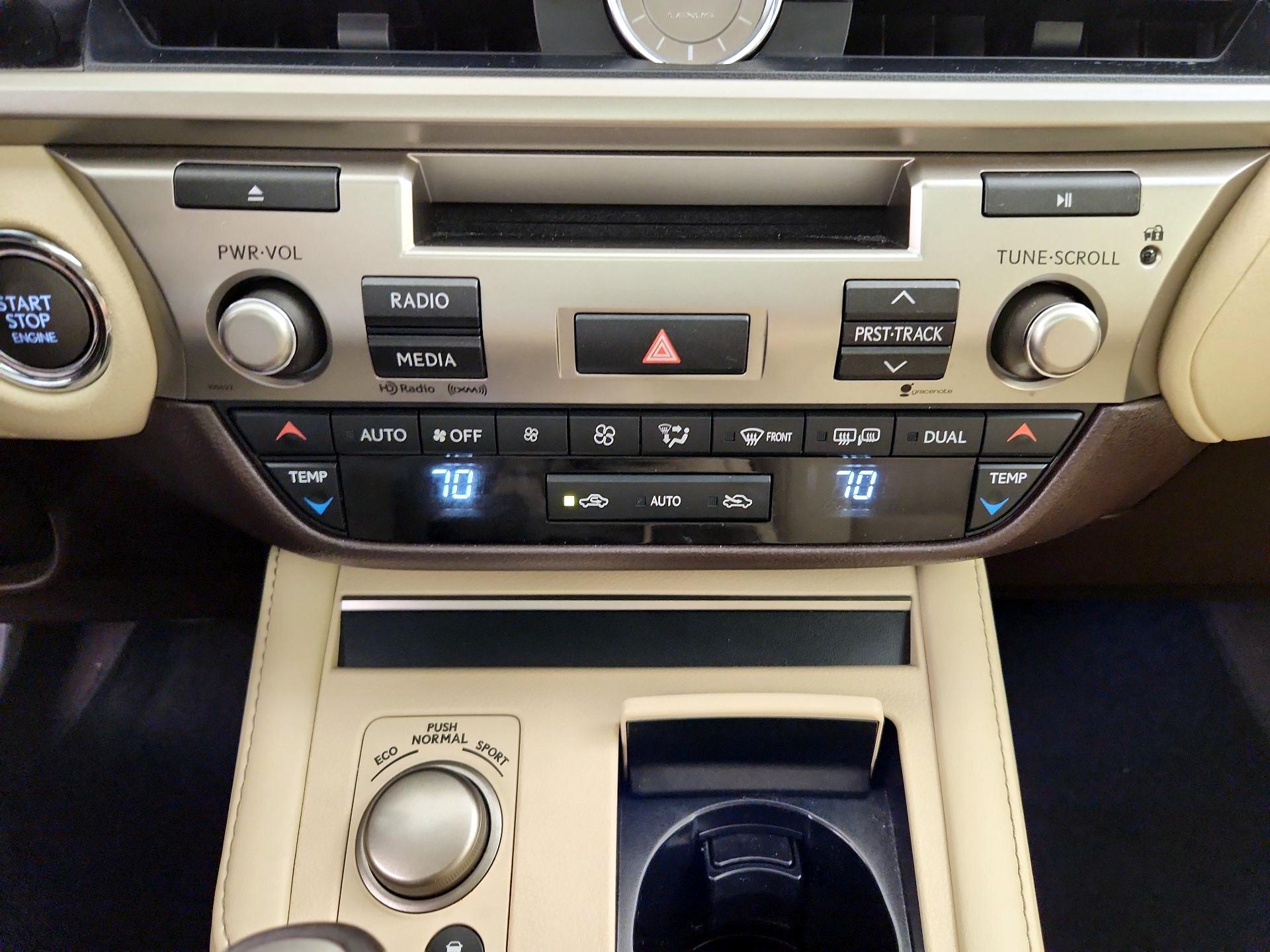 Thumbnail: 2016 Lexus ES - 16