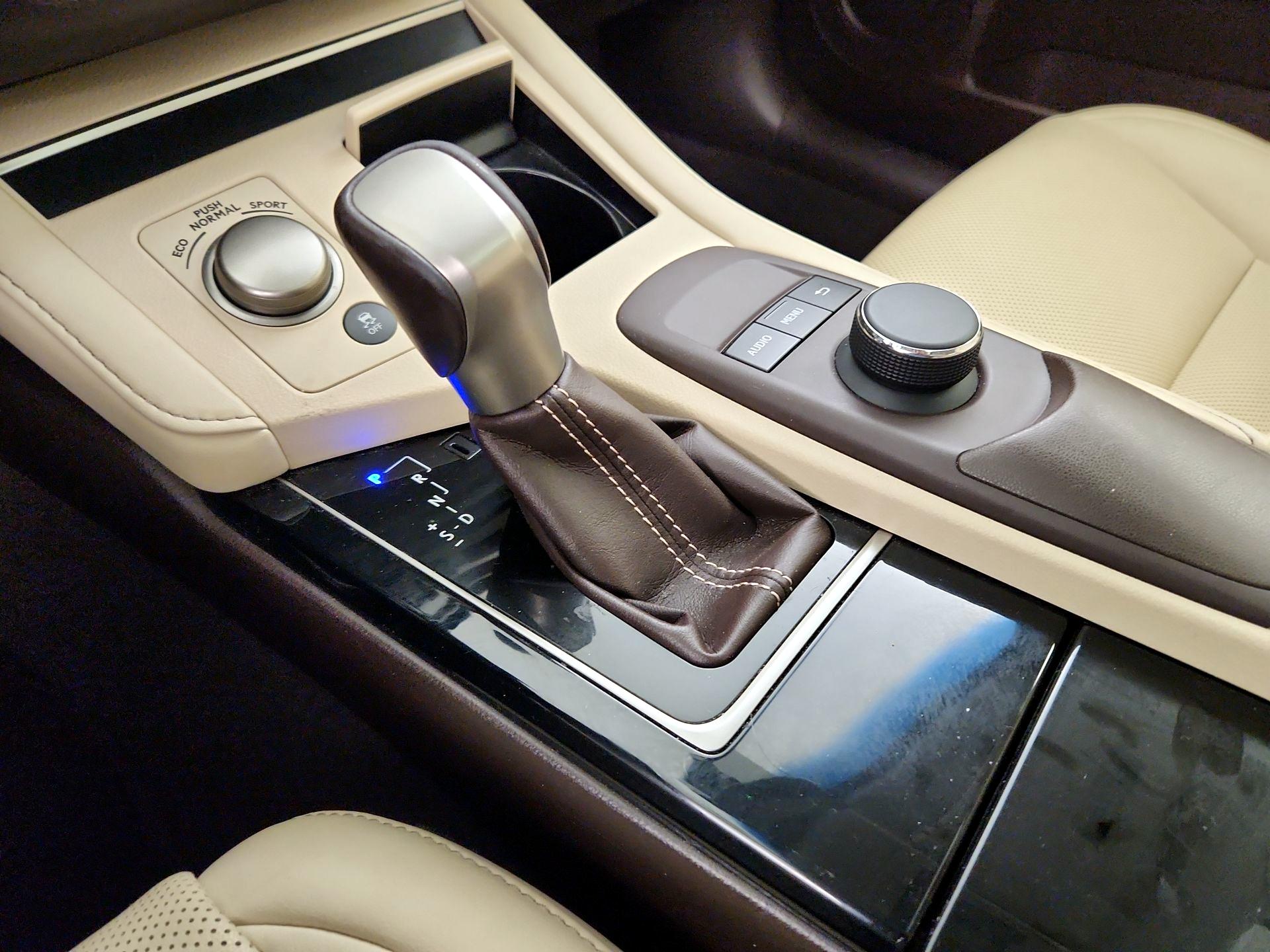 Thumbnail: 2016 Lexus ES - 17