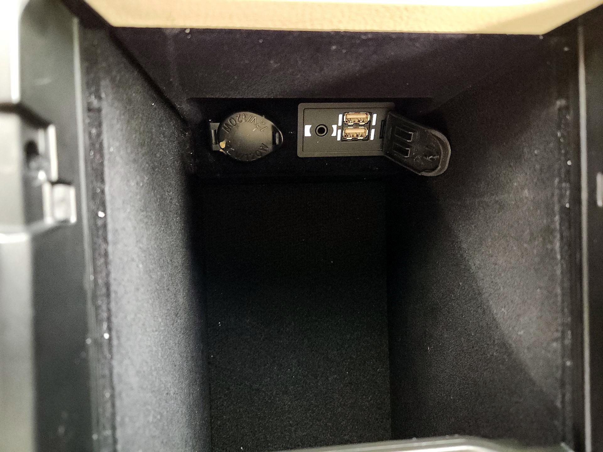 Thumbnail: 2016 Lexus ES - 18